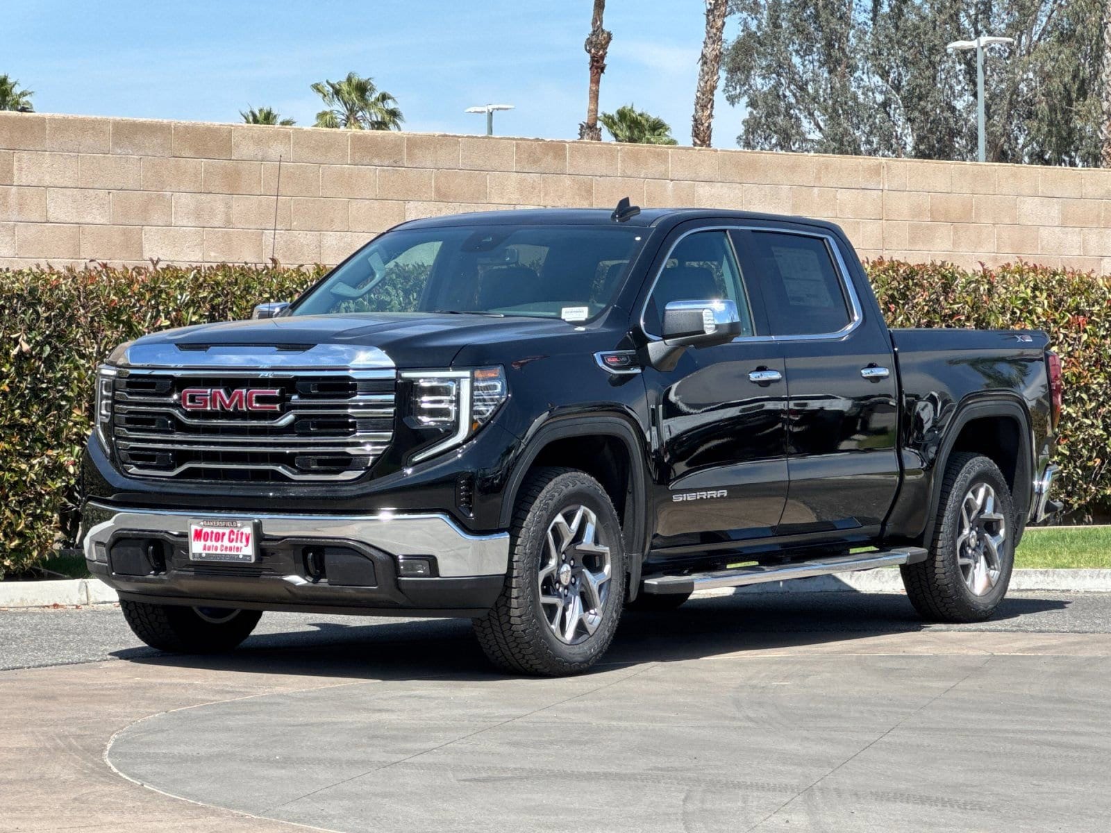 2026 GMC Sierra 1500 SLT photo 6