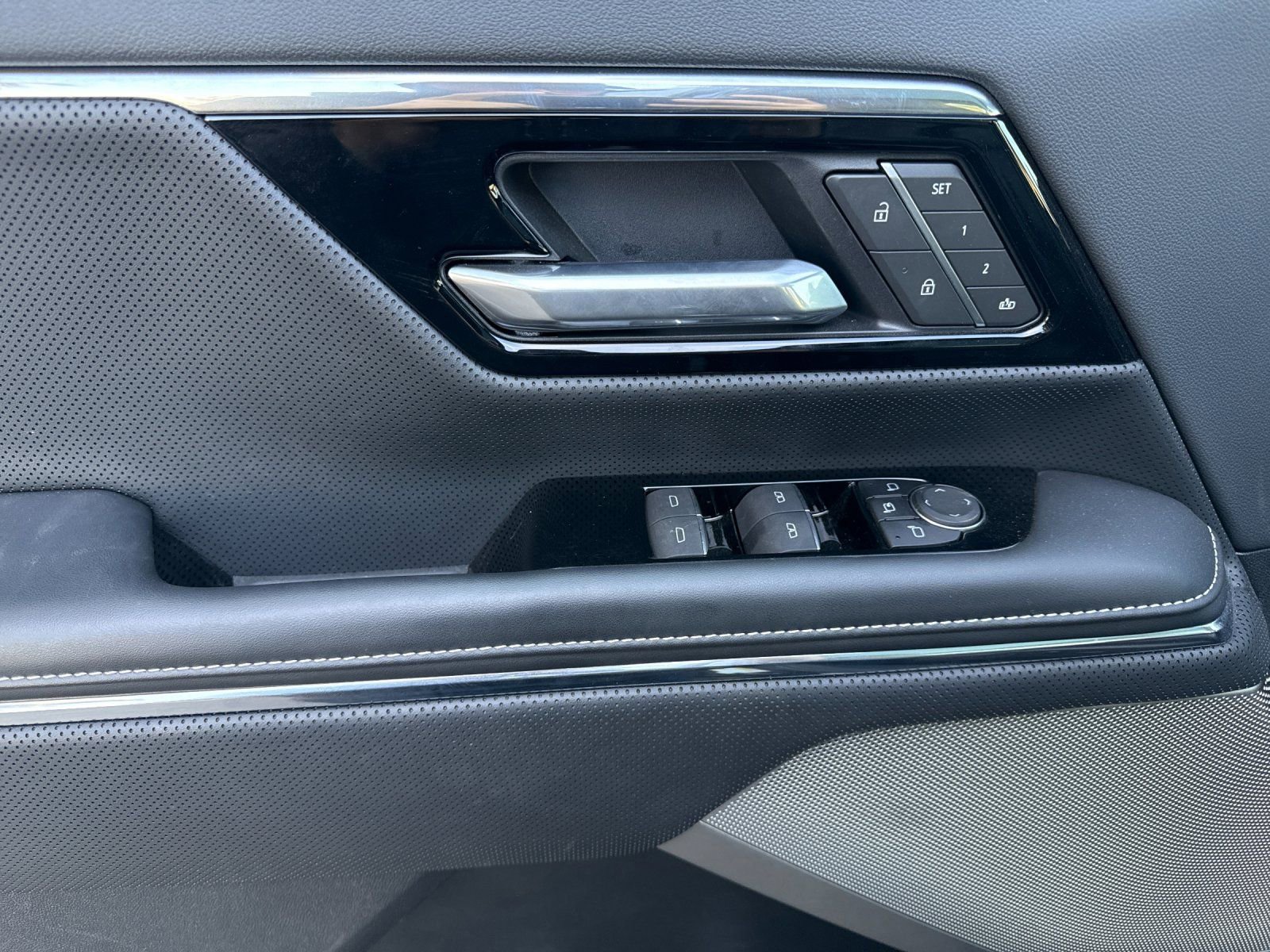 2025 GMC Sierra EV Denali - Photo 10