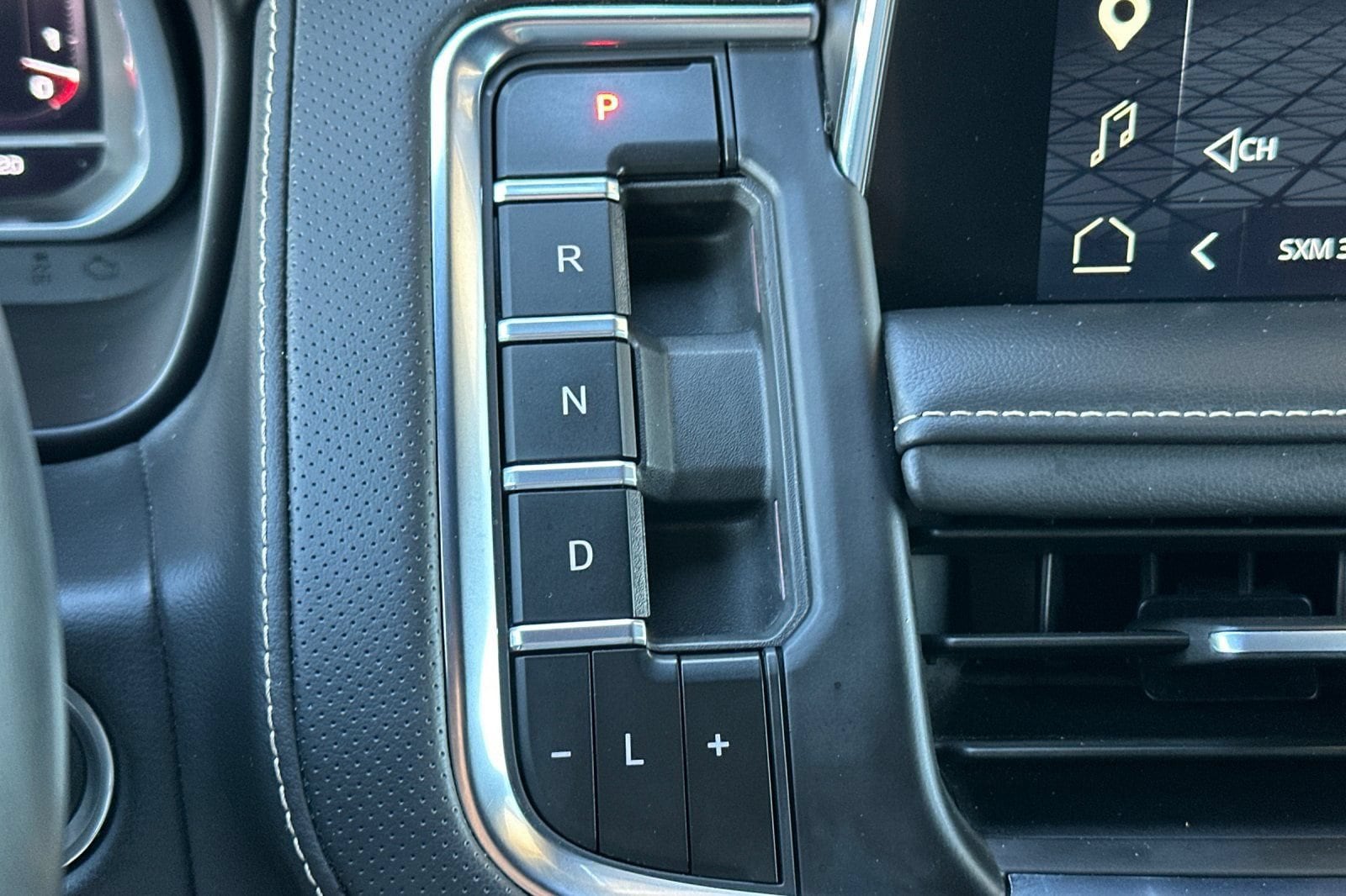 2023 GMC Yukon SLT - Photo 24