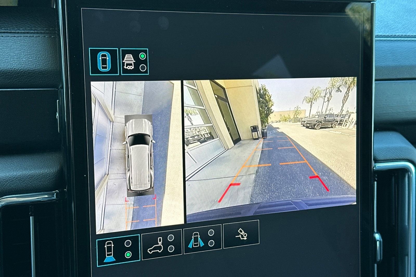 2025 GMC Yukon Denali - Photo 21