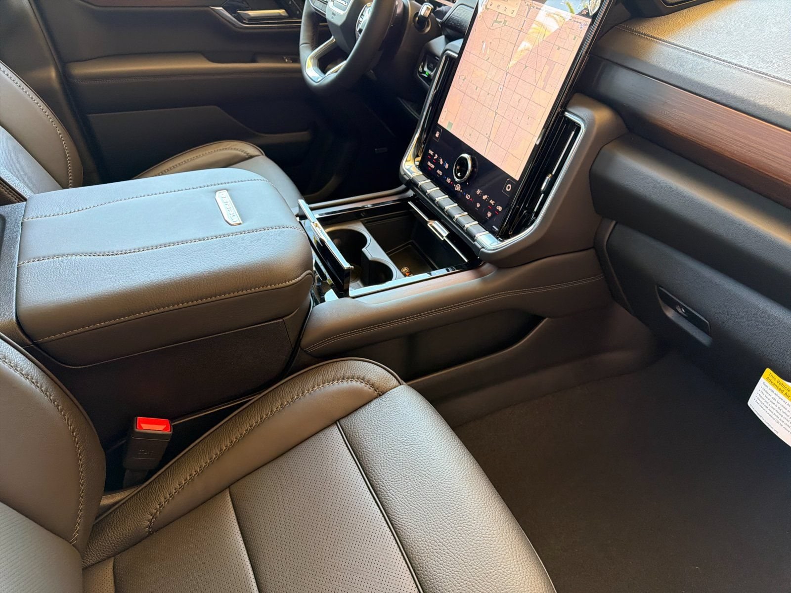 2026 GMC Yukon XL Denali - Photo 17