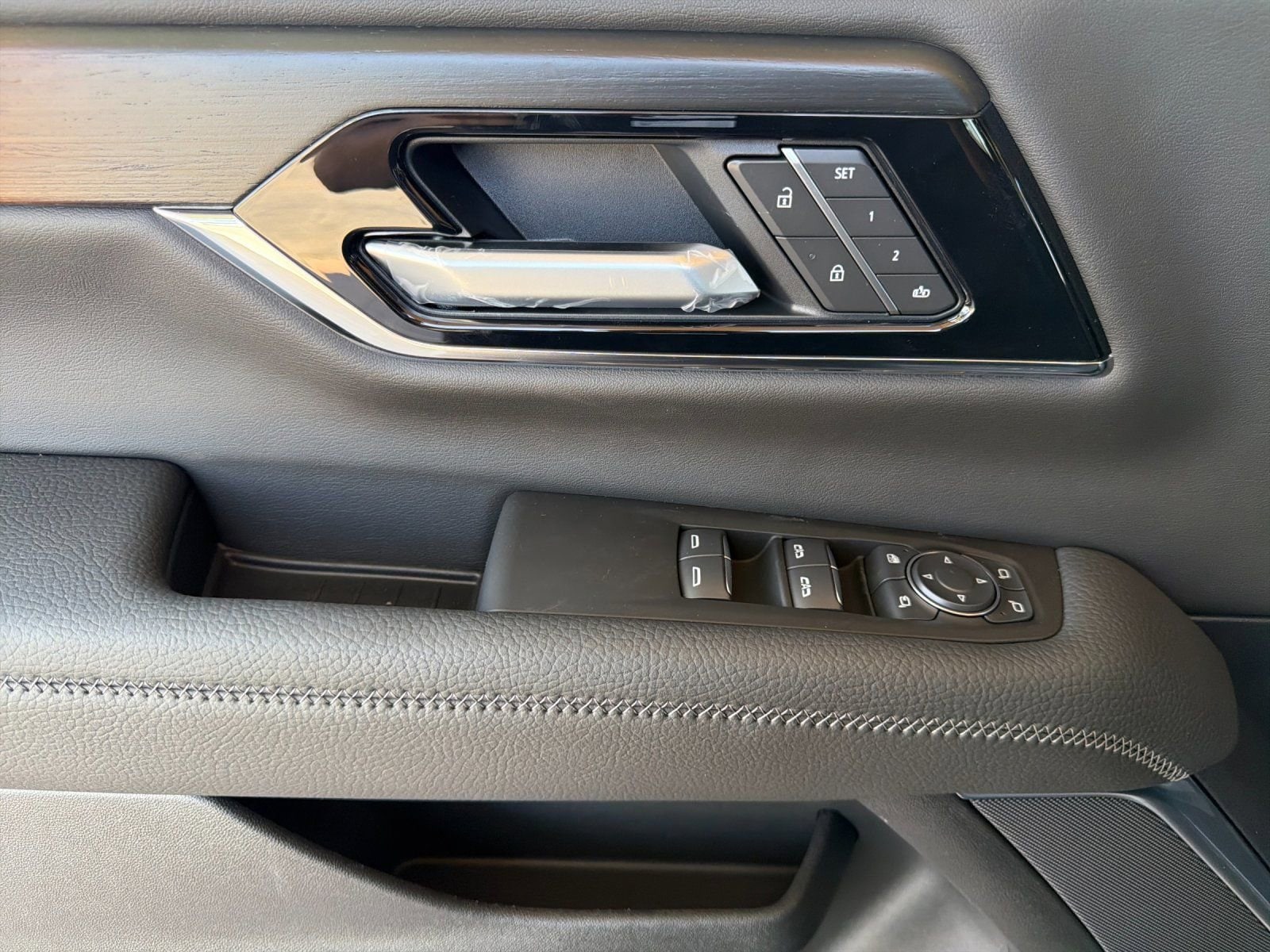 2026 GMC Yukon Denali - Photo 10