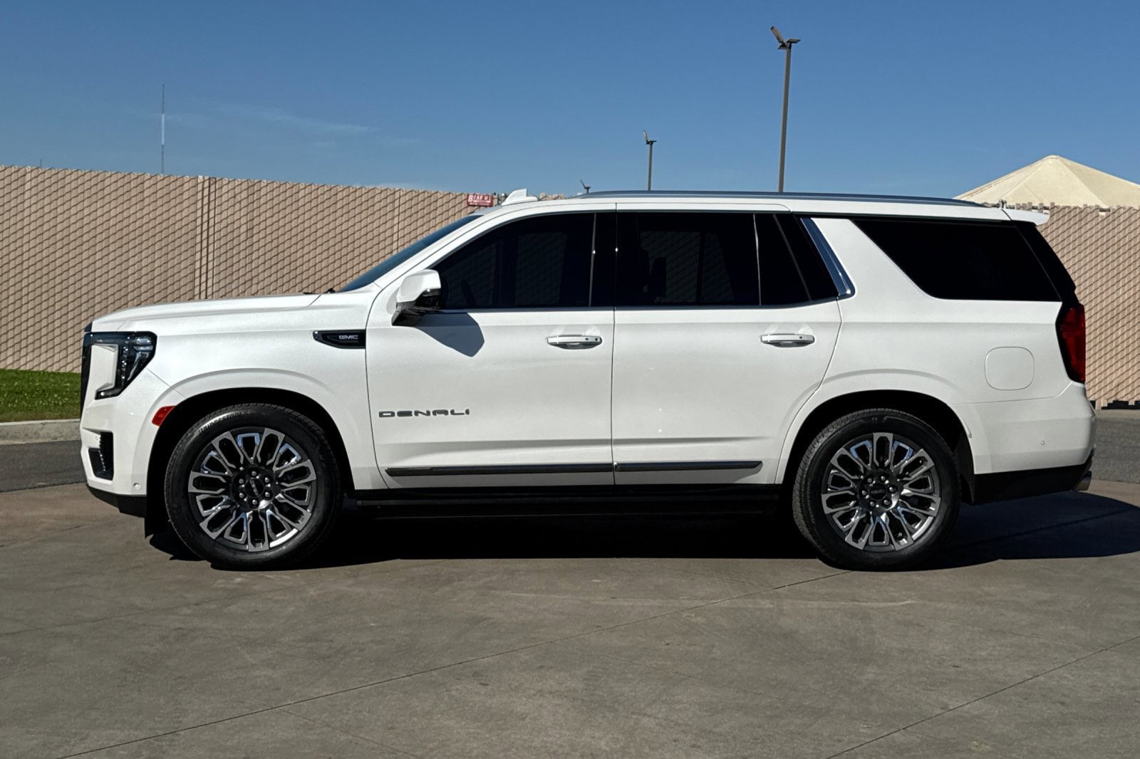 2023 GMC Yukon Denali Ultimate - Photo 7