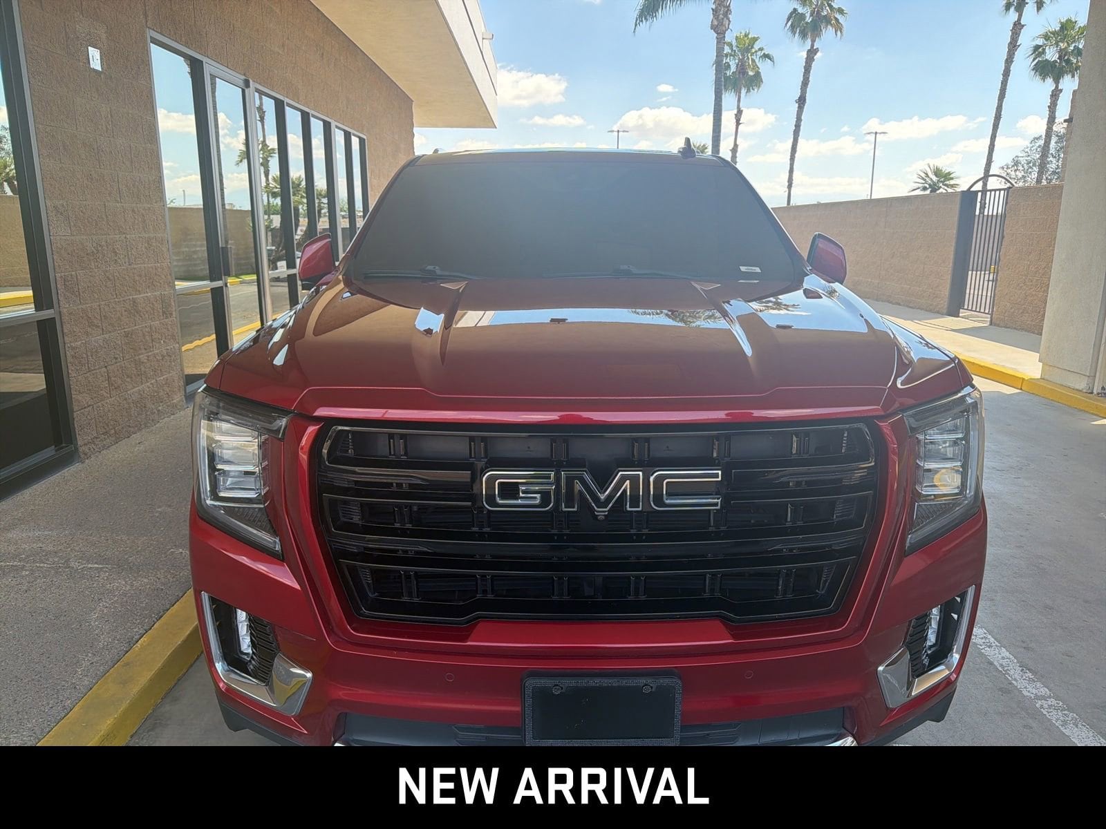 2022 GMC Yukon SLT photo 2