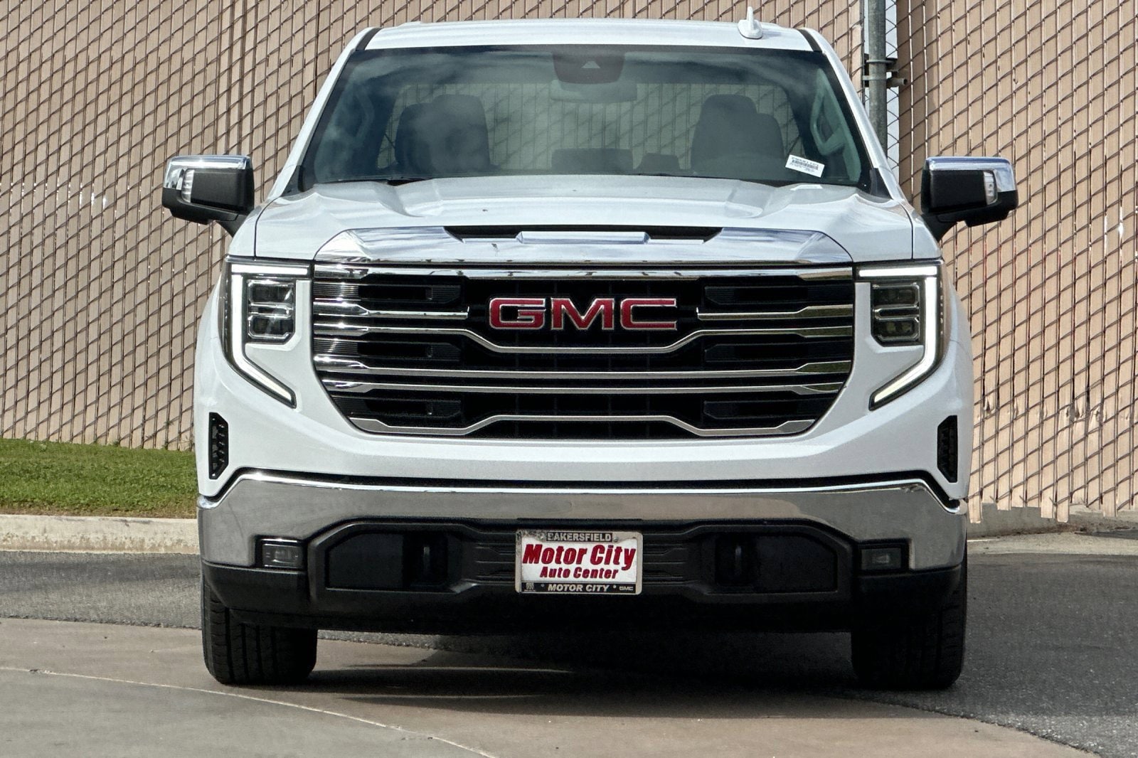 2025 GMC Sierra 1500 SLT - Photo 9
