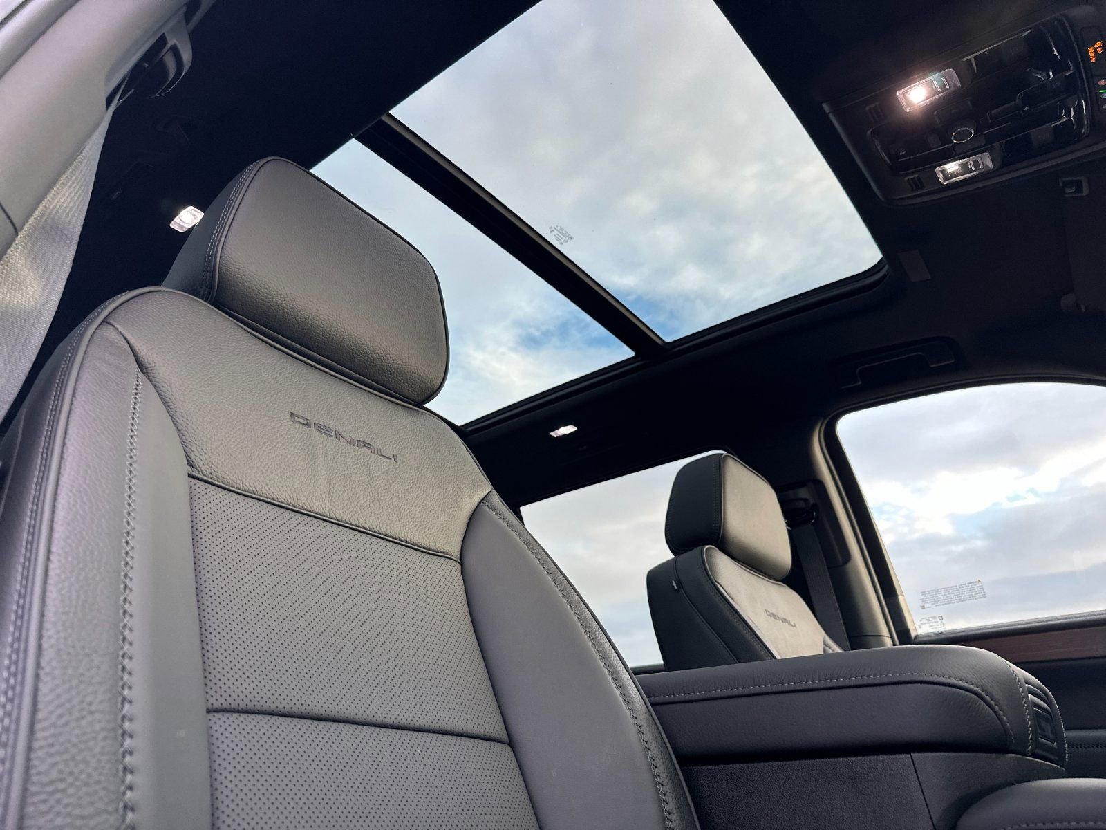 2026 GMC Yukon XL Denali - Photo 17