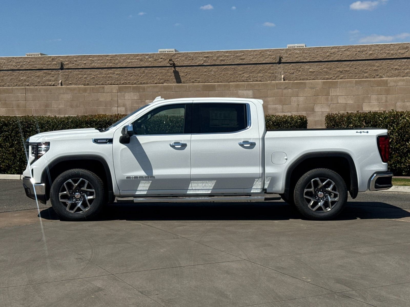 2026 GMC Sierra 1500 SLT photo 5