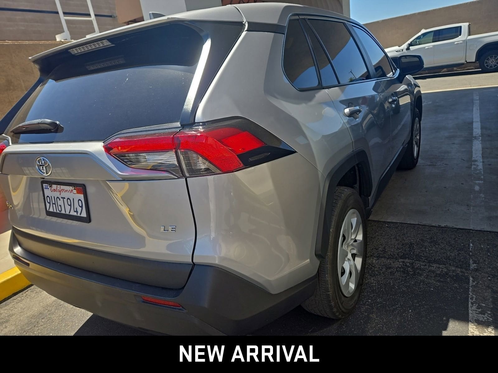 2023 Toyota RAV4 LE photo 4