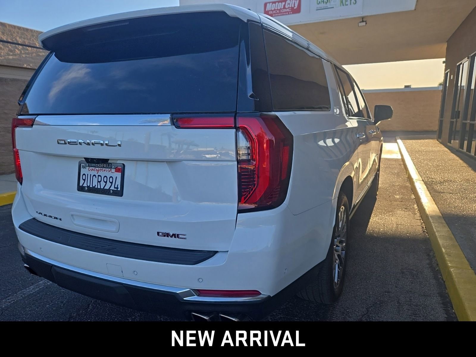 2025 GMC Yukon XL Denali photo 4