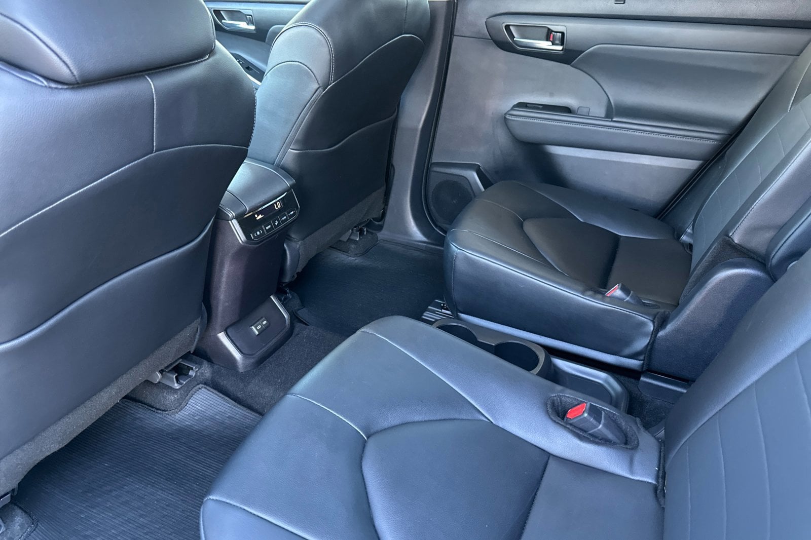 2026 Toyota Highlander XLE - Photo 13