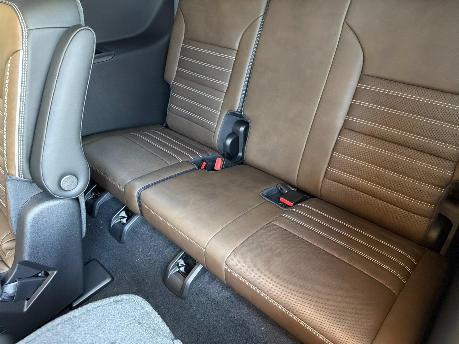 2026 GMC Acadia Denali Ultimate - Photo 14