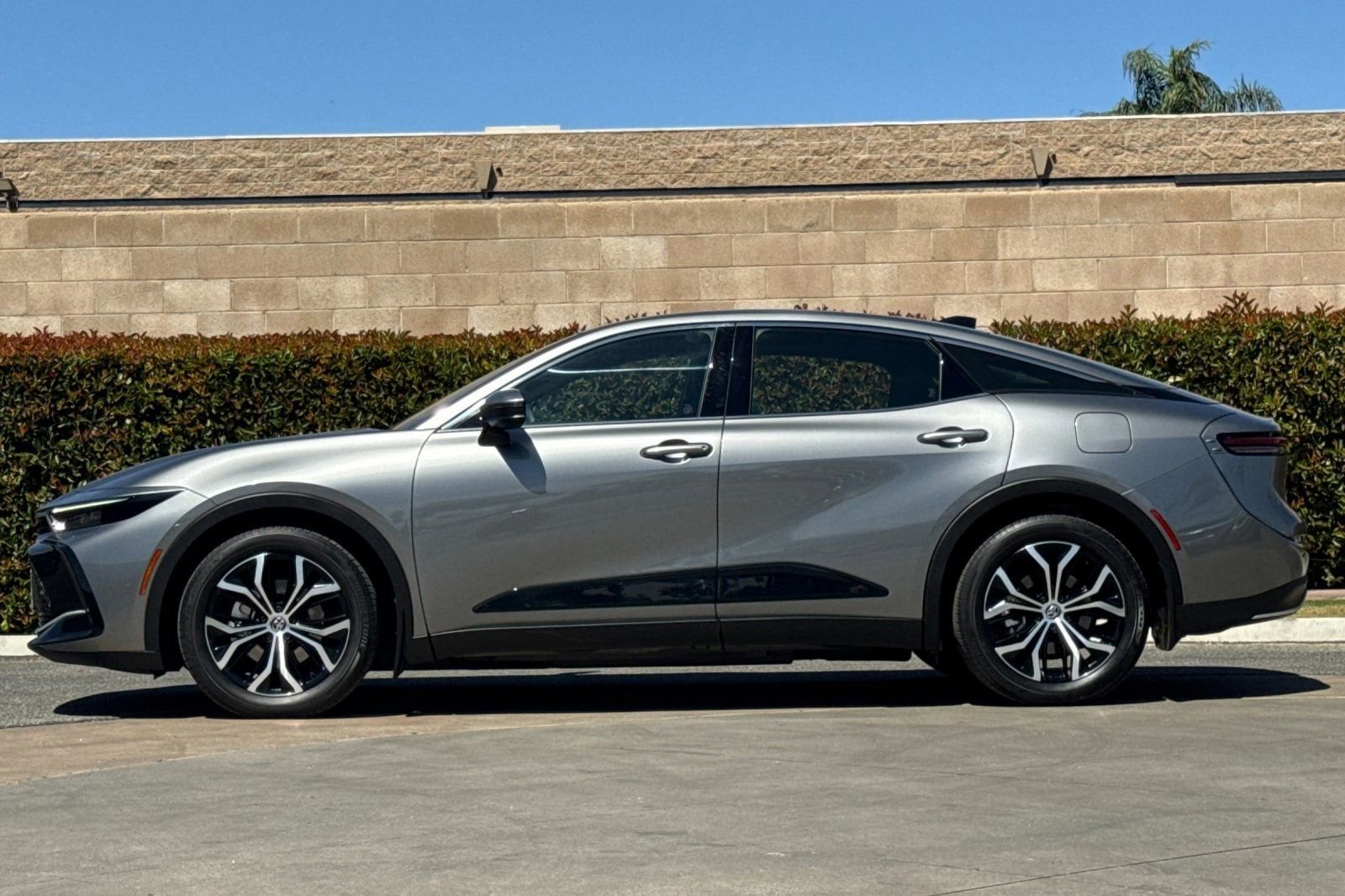 2025 Toyota Crown XLE photo 6