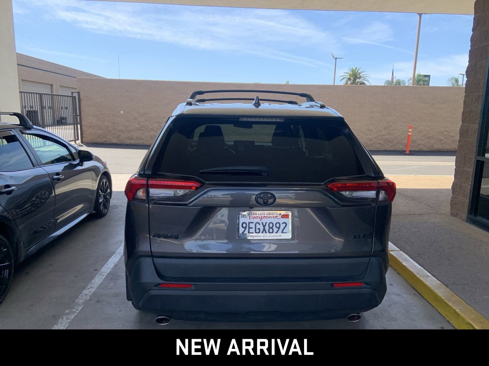 2022 Toyota RAV4 XLE Premium photo 5