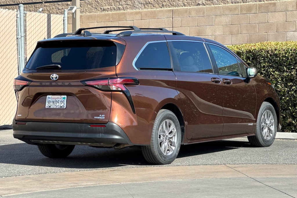 Used 2021 Toyota Sienna LE Minivan