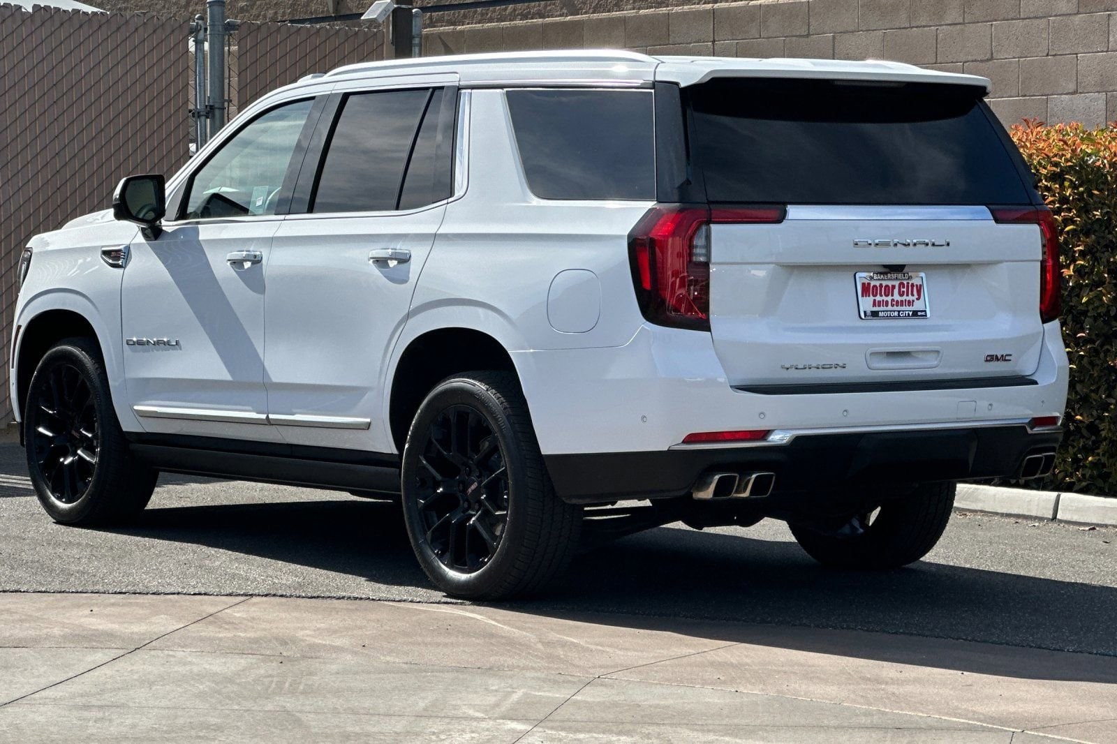 2026 GMC Yukon Denali - Photo 6
