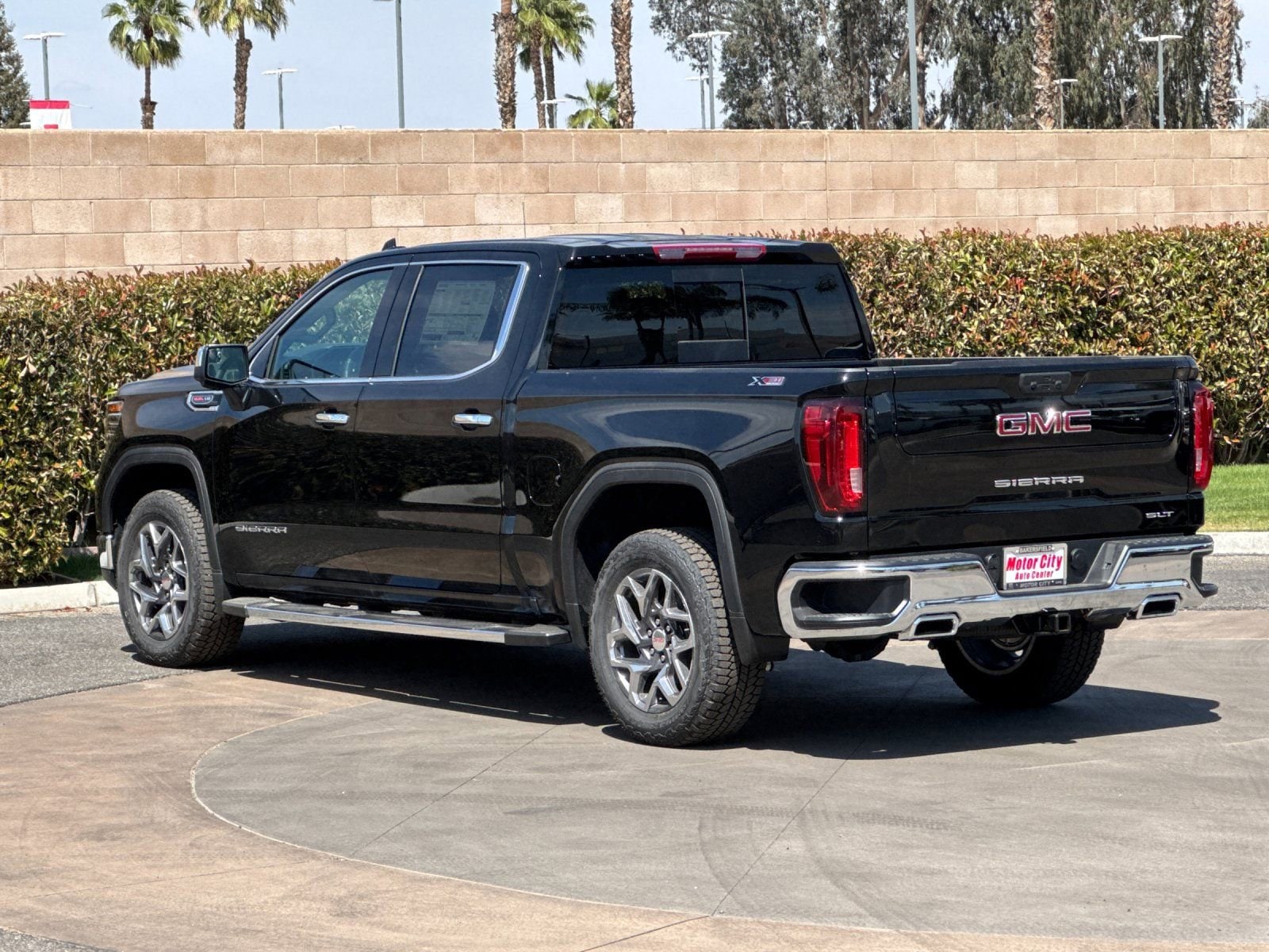 2026 GMC Sierra 1500 SLT photo 4