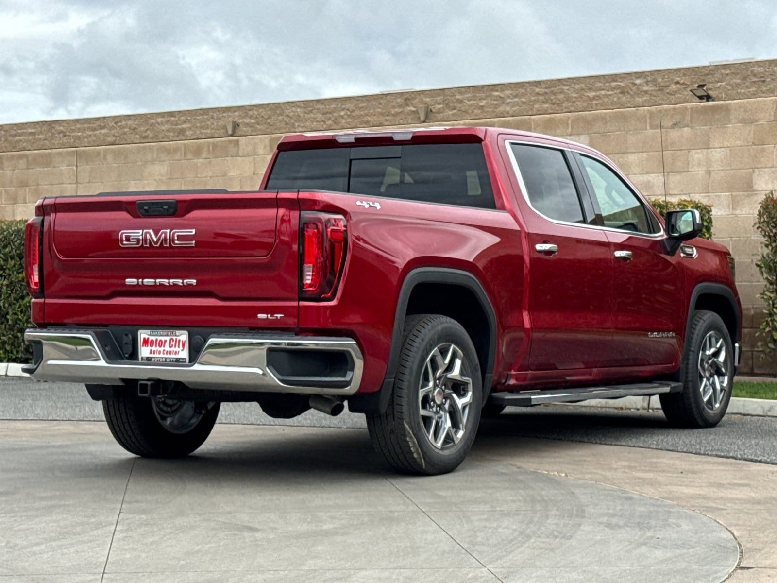2026 GMC Sierra 1500 SLT photo 2