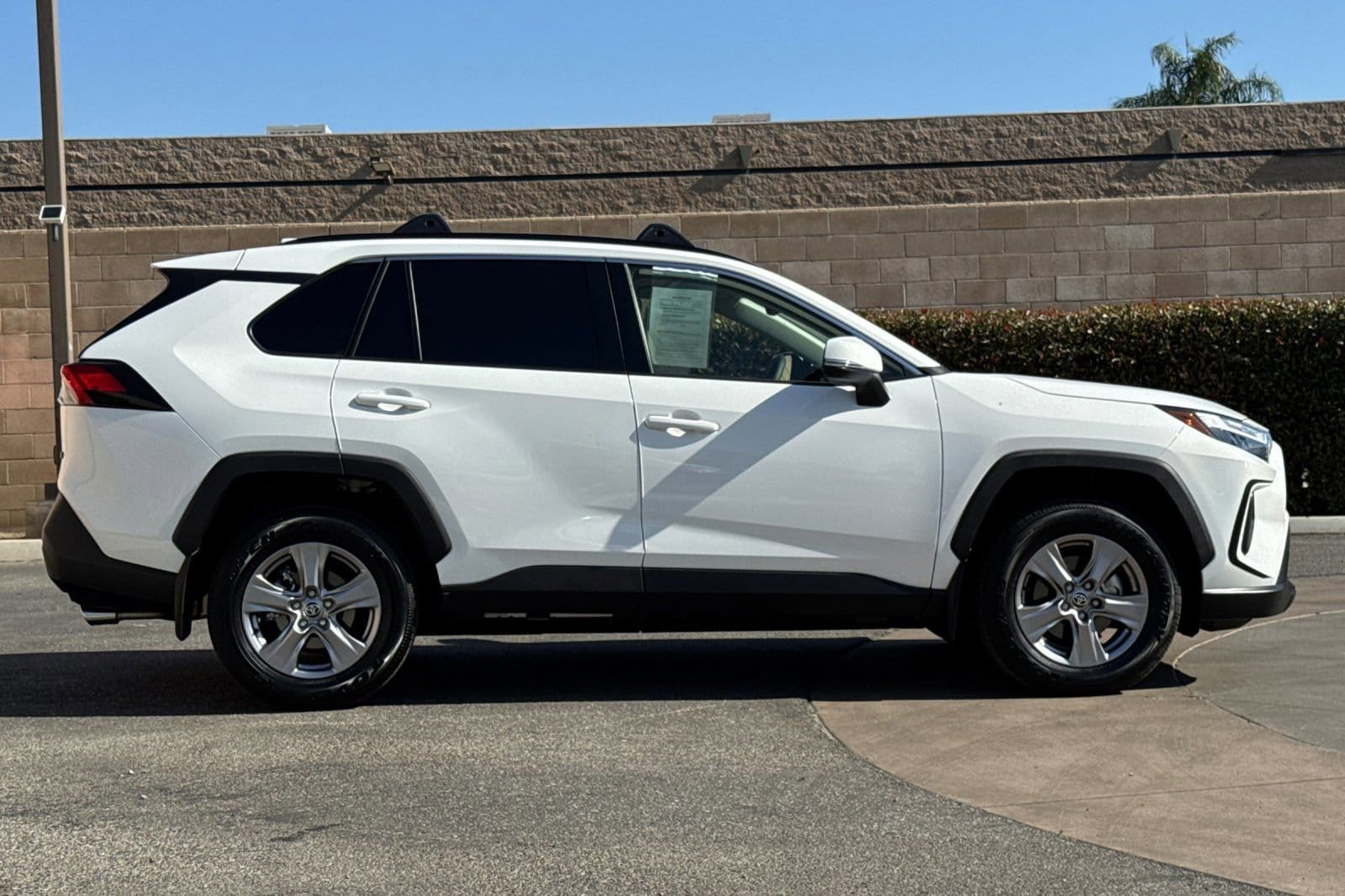 2025 Toyota RAV4 XLE photo 2