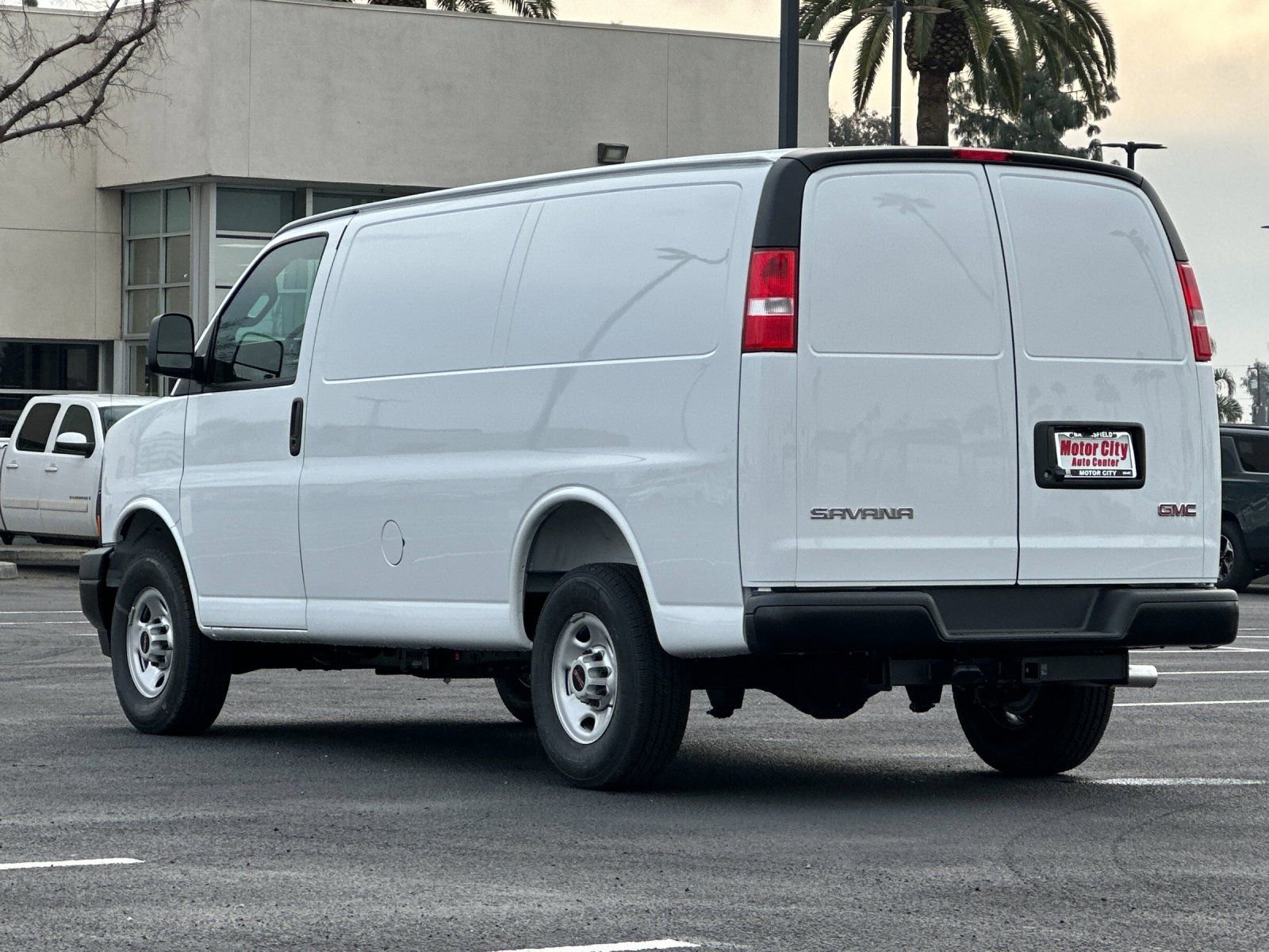 2025 GMC Savana Cargo Work Van photo 4