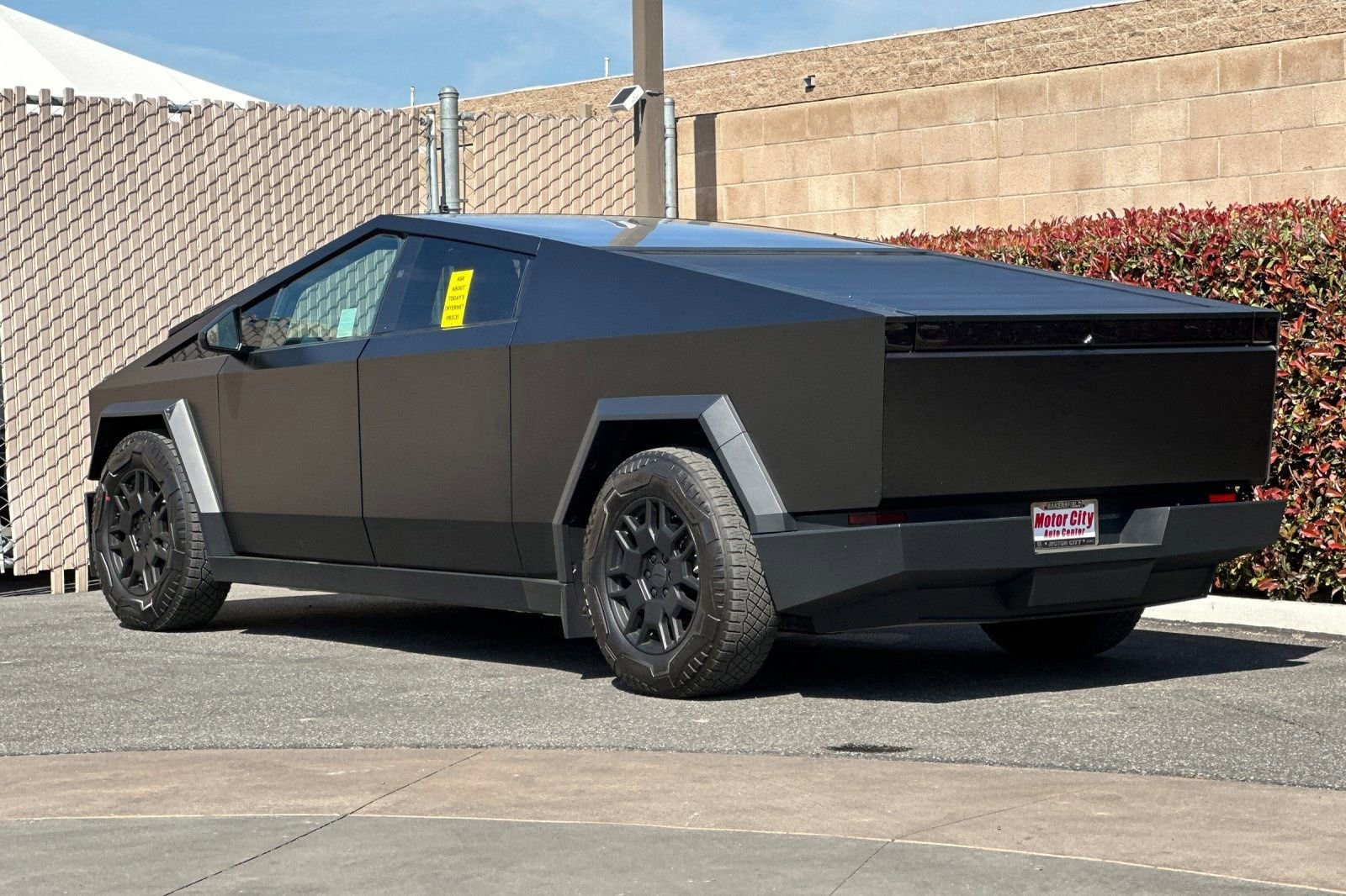 2024 Tesla Cybertruck 4DR AWD photo 5