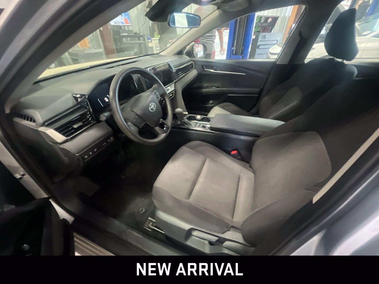 2025 Toyota Camry LE - Photo 6