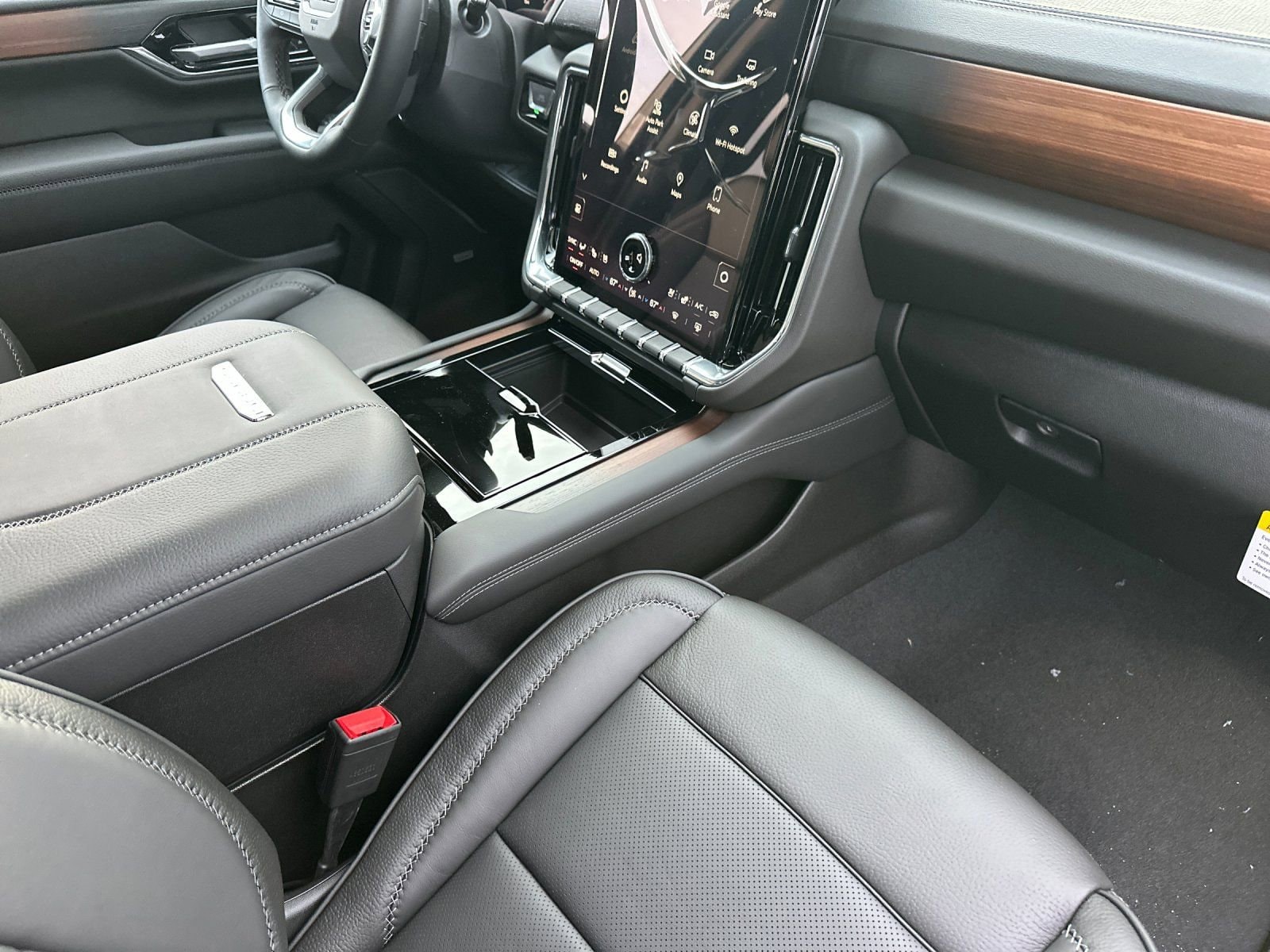 2026 GMC Yukon XL Denali - Photo 16