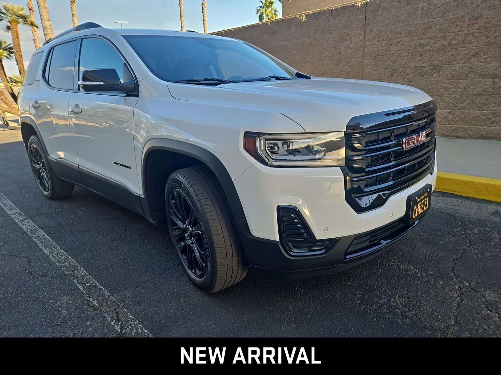 2023 GMC Acadia SLE photo 3