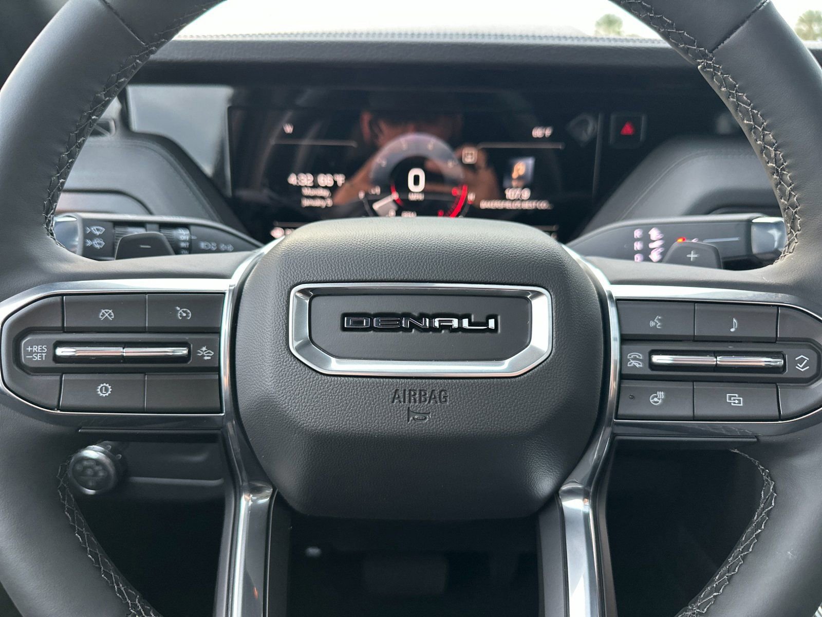 2026 GMC Yukon XL Denali - Photo 24