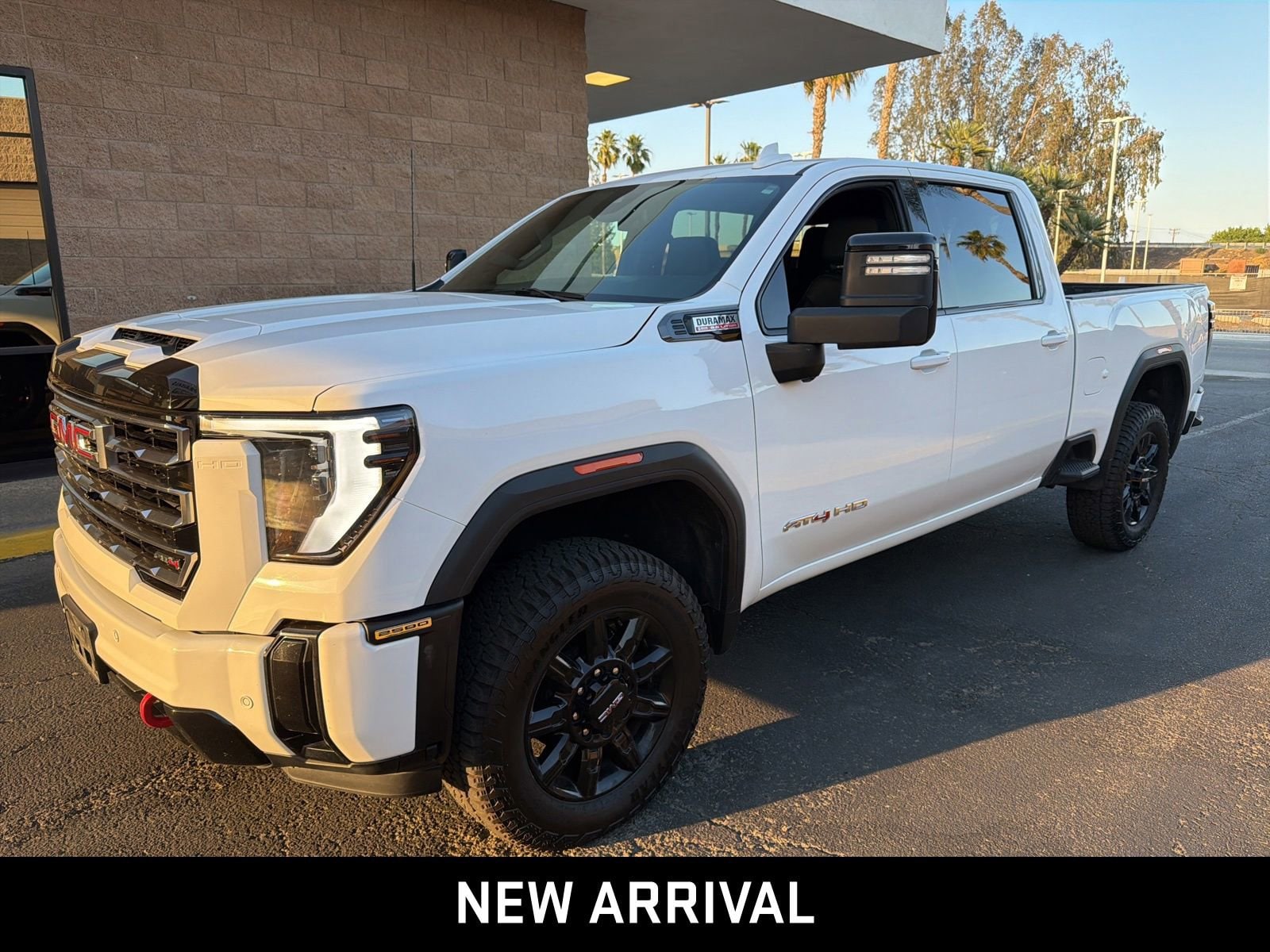2025 GMC Sierra 4WD Crew Cab Standard Box AT4's photo