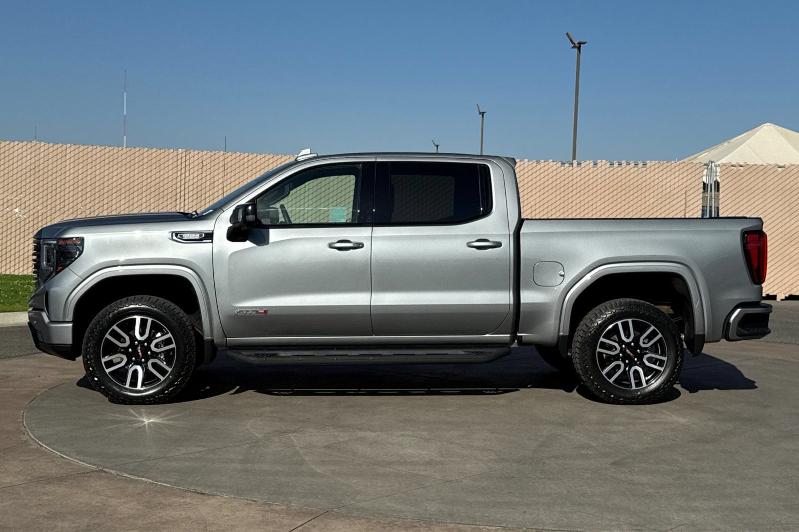 2025 GMC Sierra 1500 AT4 - Photo 7