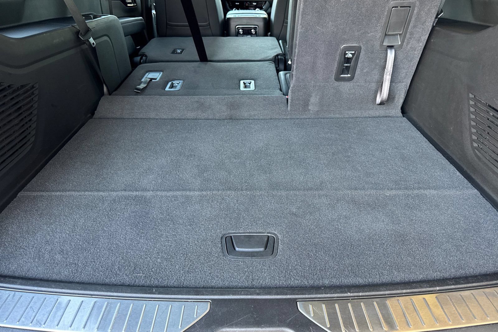 2026 Chevrolet Suburban RST - Photo 17