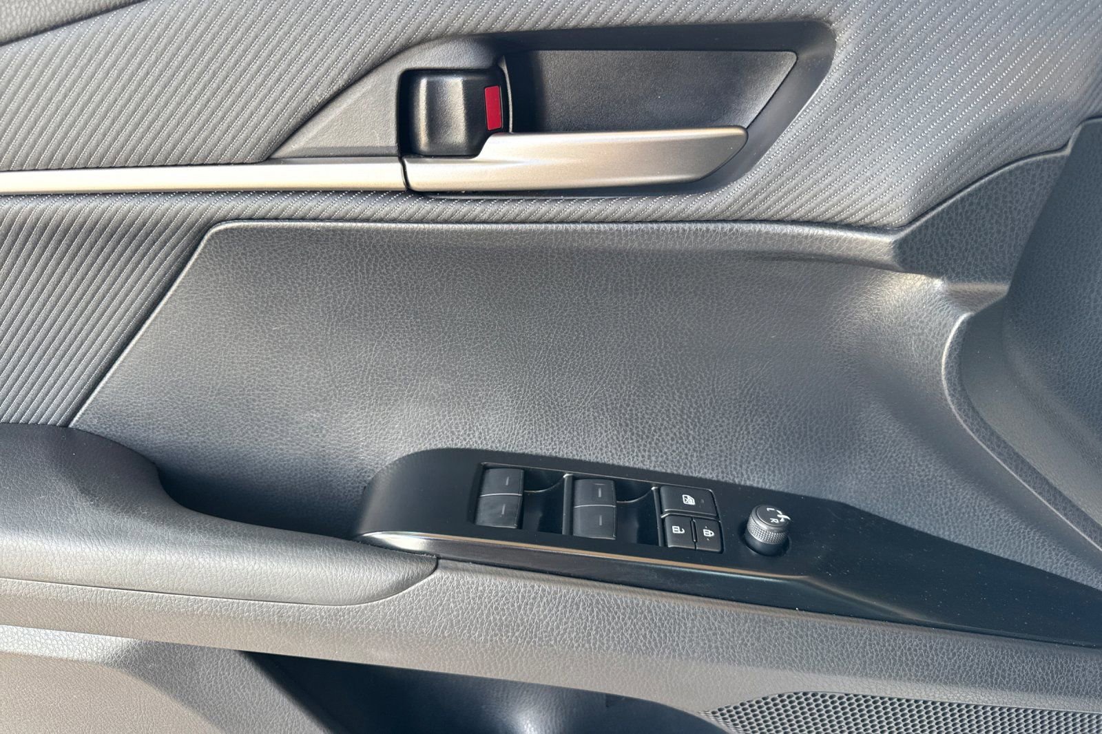2026 Toyota Camry SE - Photo 11