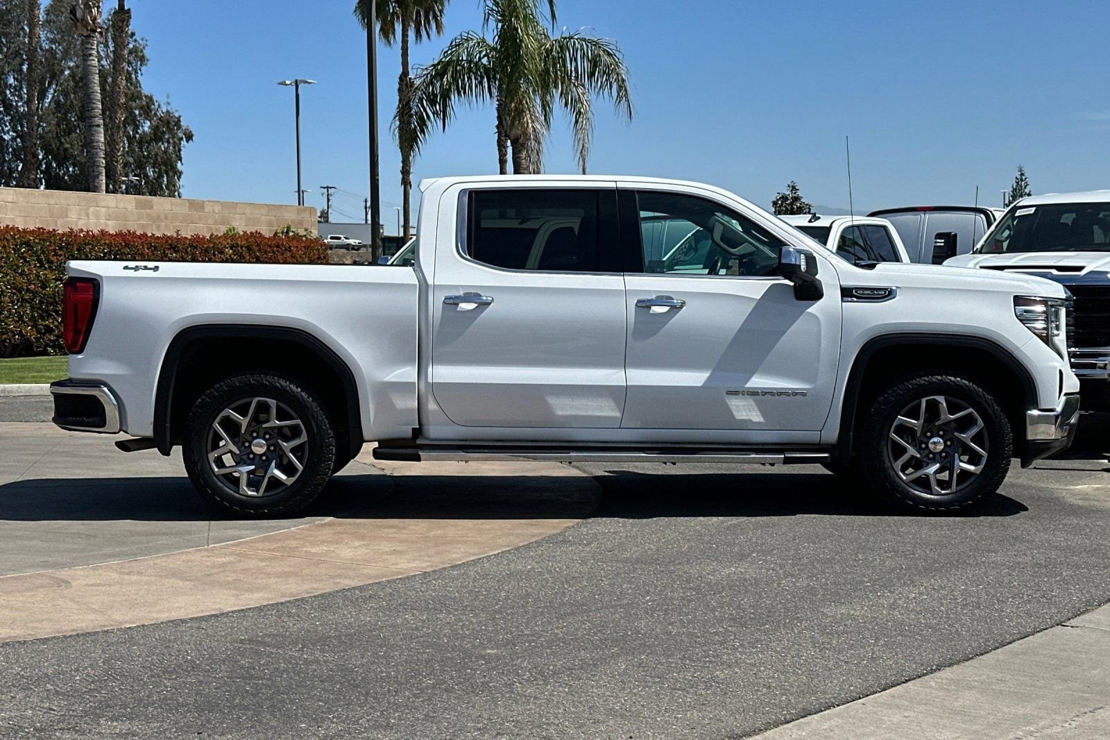 2022 GMC Sierra 1500 SLT photo 2