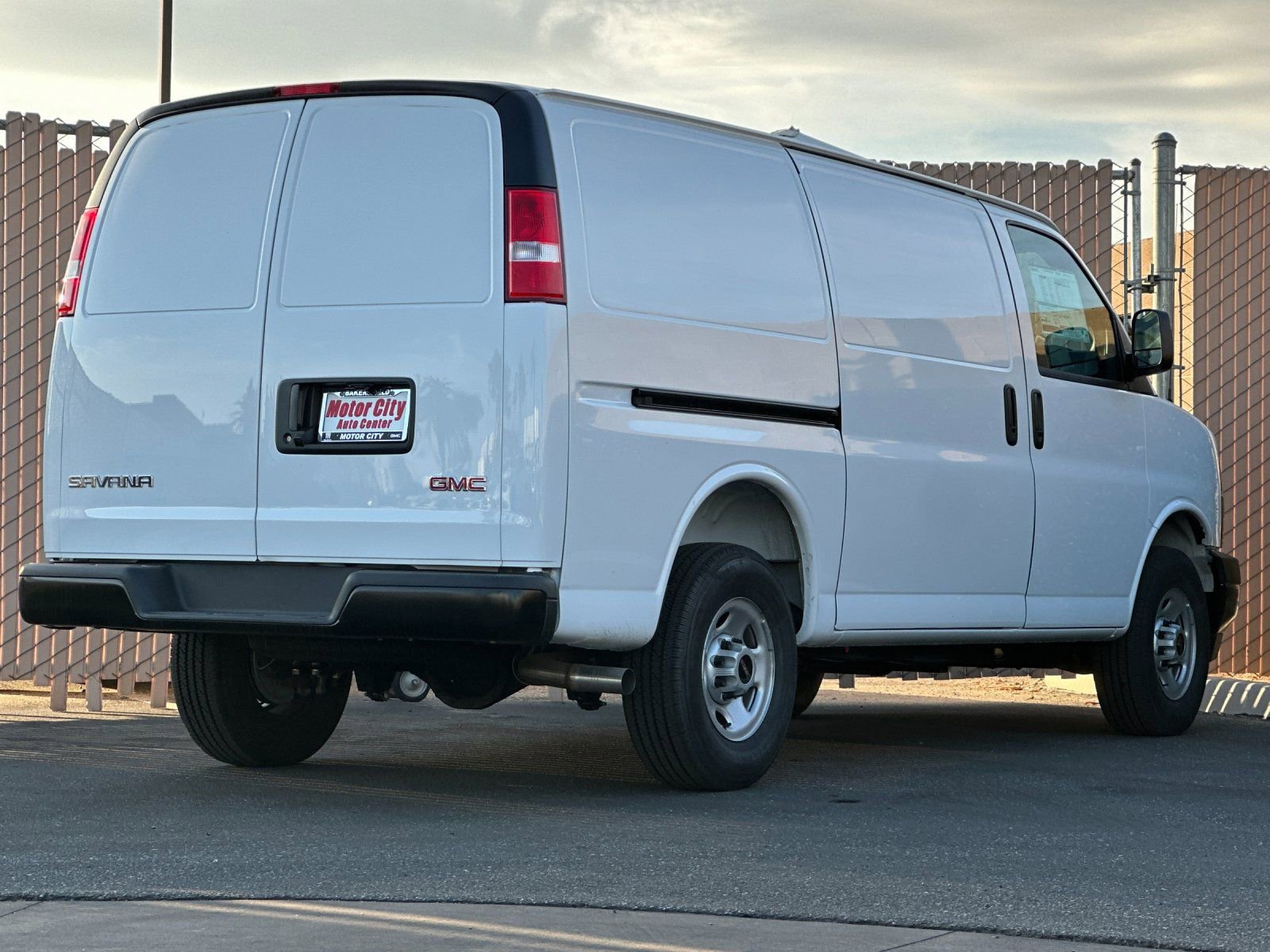 2025 GMC Savana Cargo Work Van photo 2