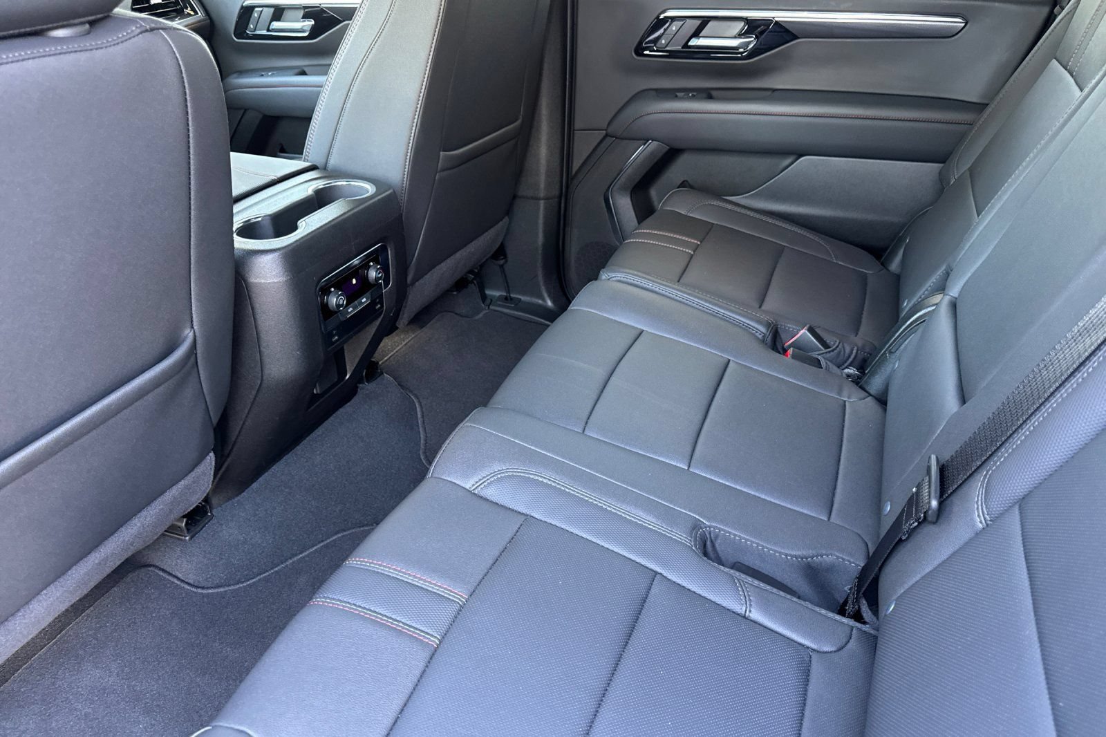 2026 Chevrolet Suburban RST - Photo 13