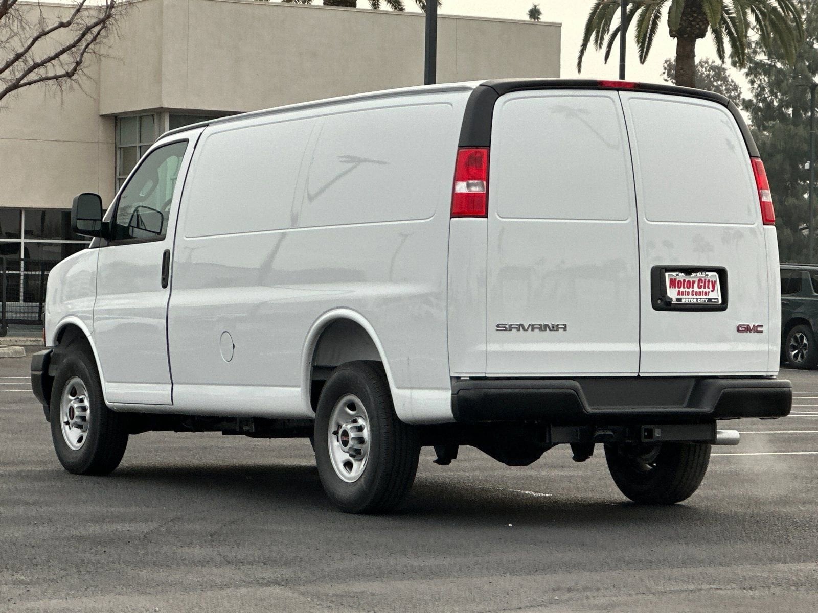 2025 GMC Savana Cargo Work Van photo 4