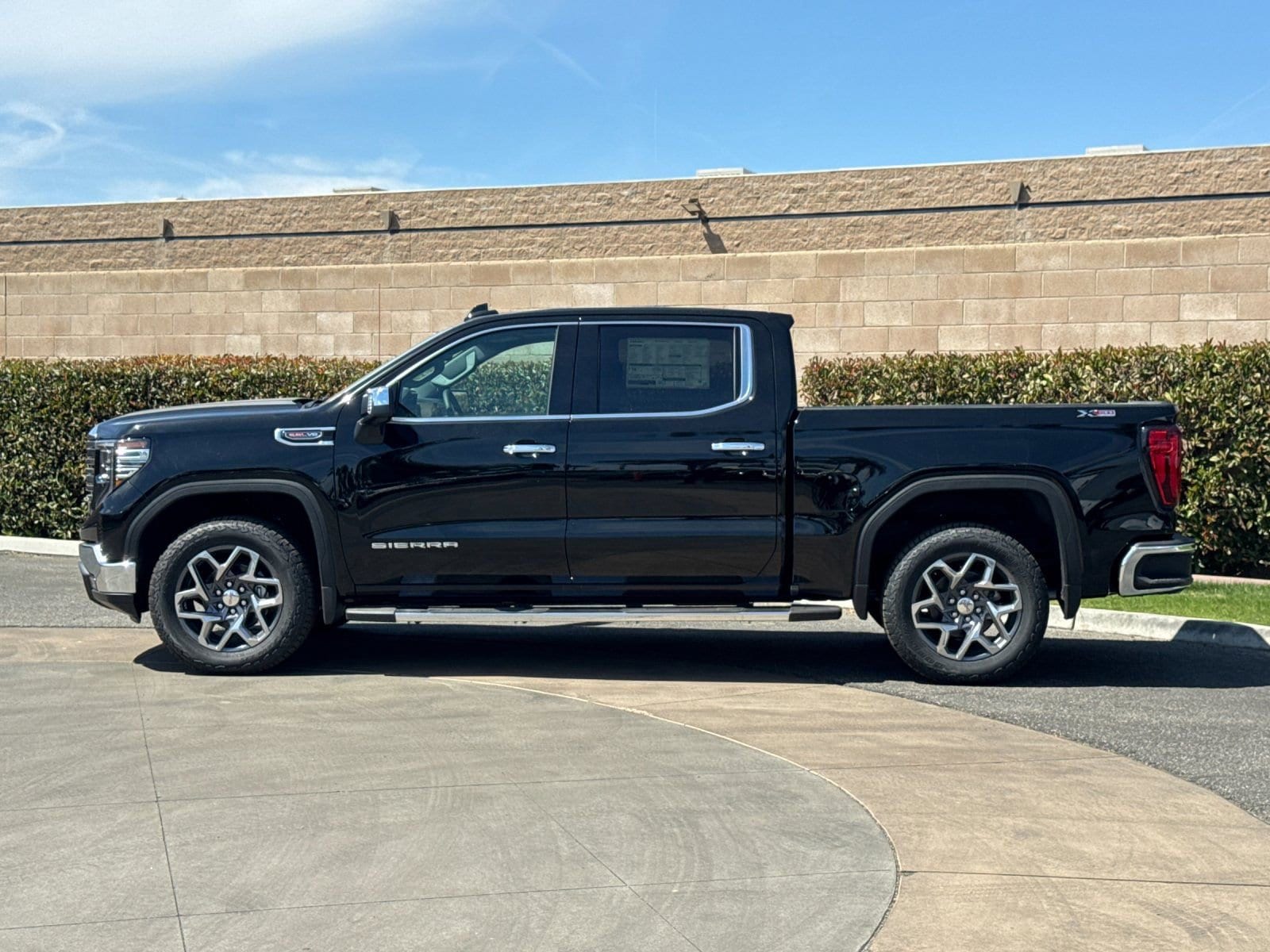 2026 GMC Sierra 1500 SLT photo 5