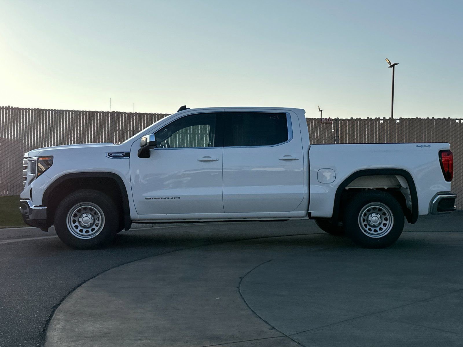 2026 GMC Sierra 1500 SLE photo 5