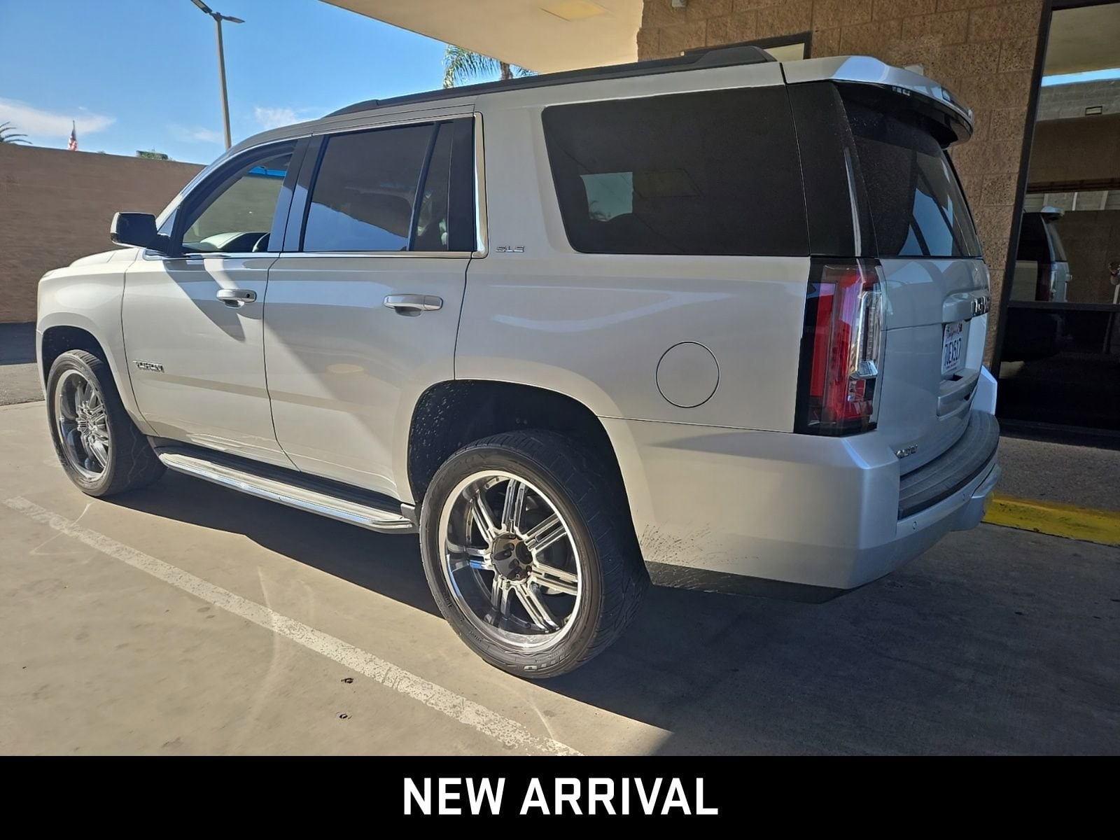 2016 GMC Yukon SLE photo 5