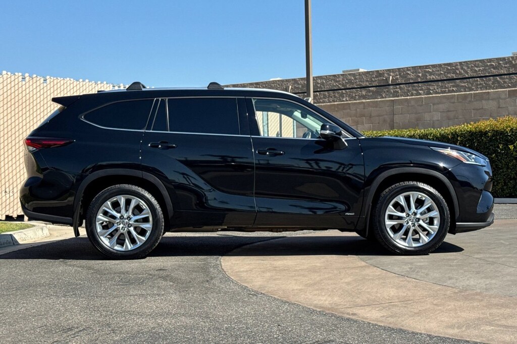 Used 2025 Toyota Highlander Hybrid Limited SUV