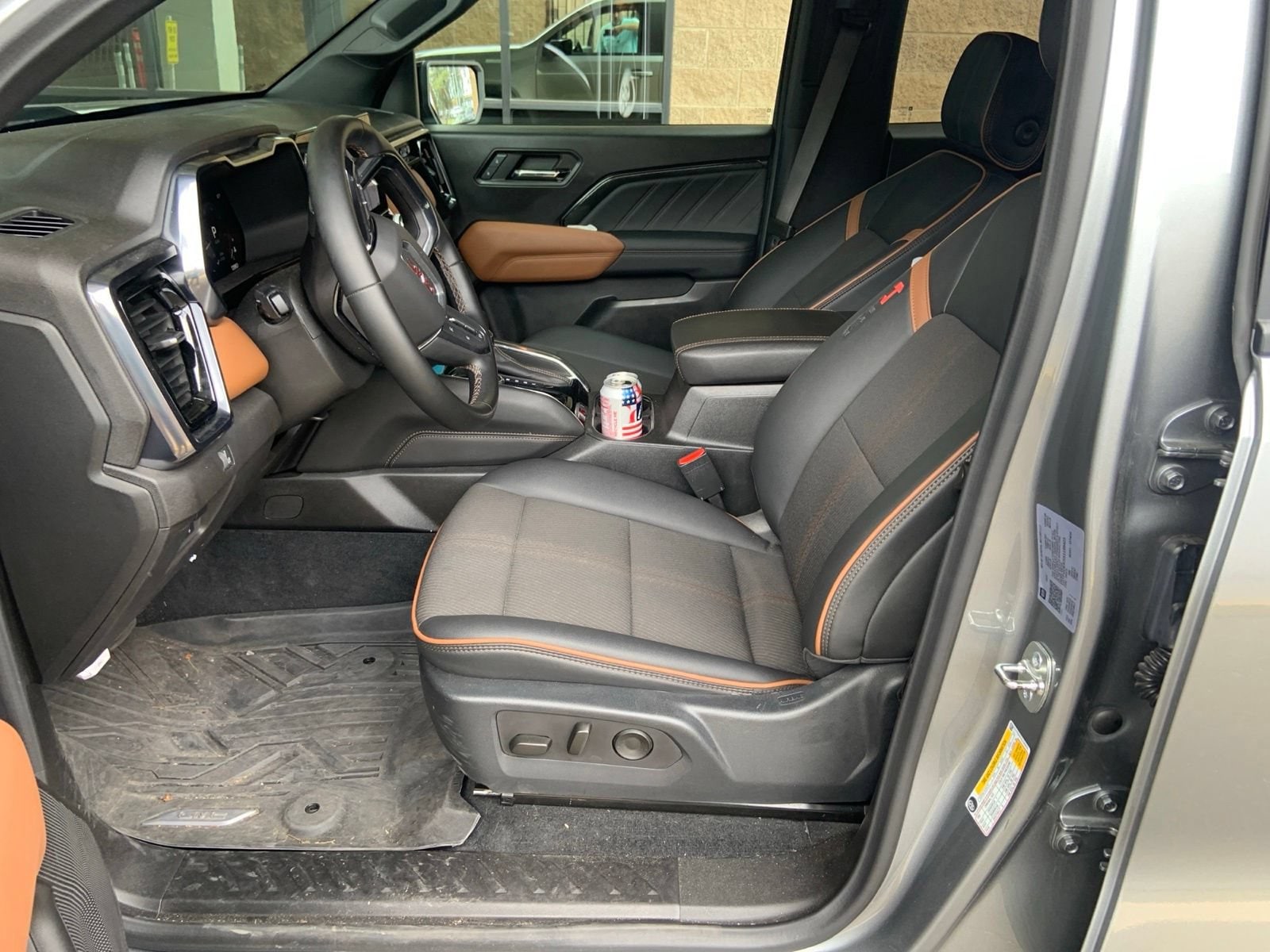 2025 GMC Canyon AT4 - Photo 17