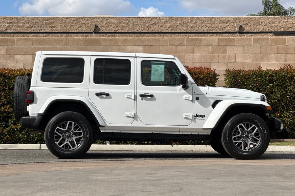 Used 2025 Jeep Wrangler 4-Door Sahara 4x4 SUV
