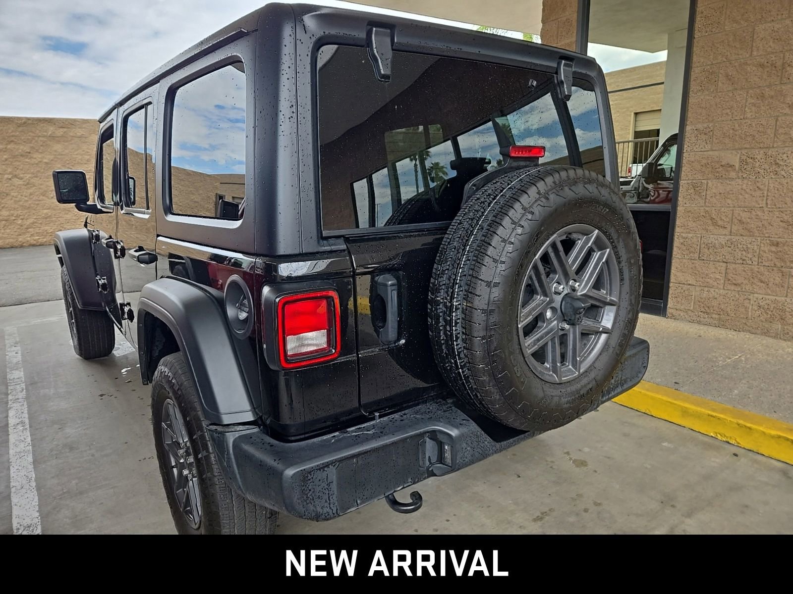 2025 Jeep Wrangler 4-Door Summit 4x4 photo 5