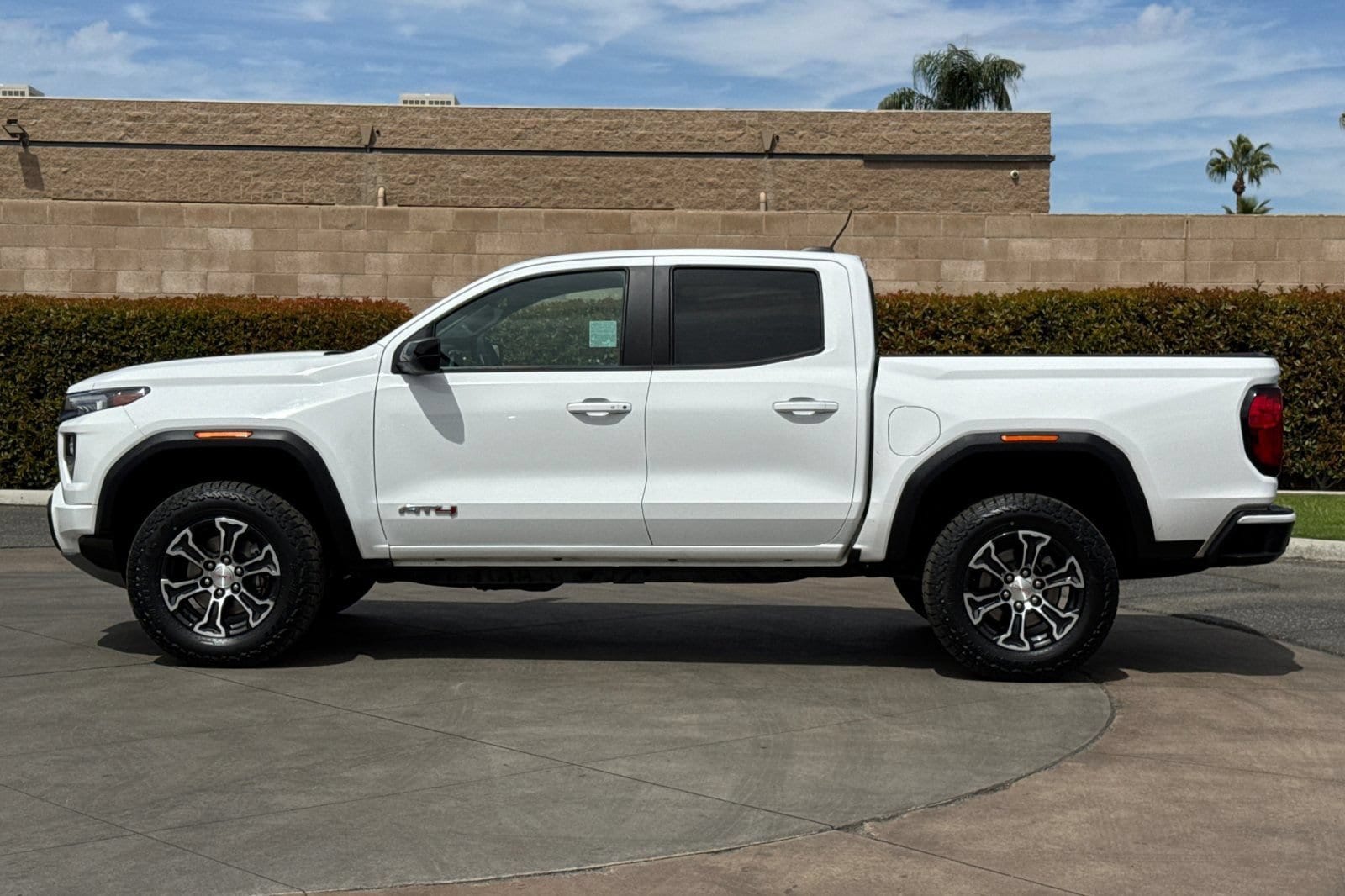 2023 GMC Canyon AT4 - Photo 7