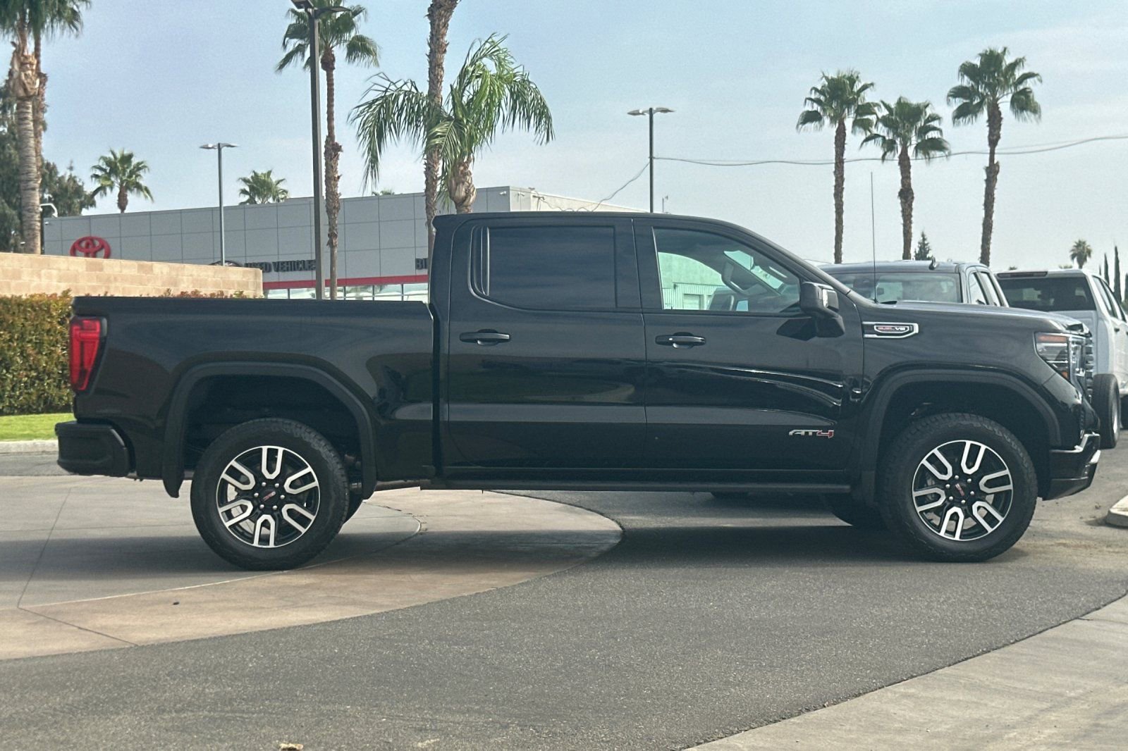2025 Gmc Sierra 1500 AT4 photo 2