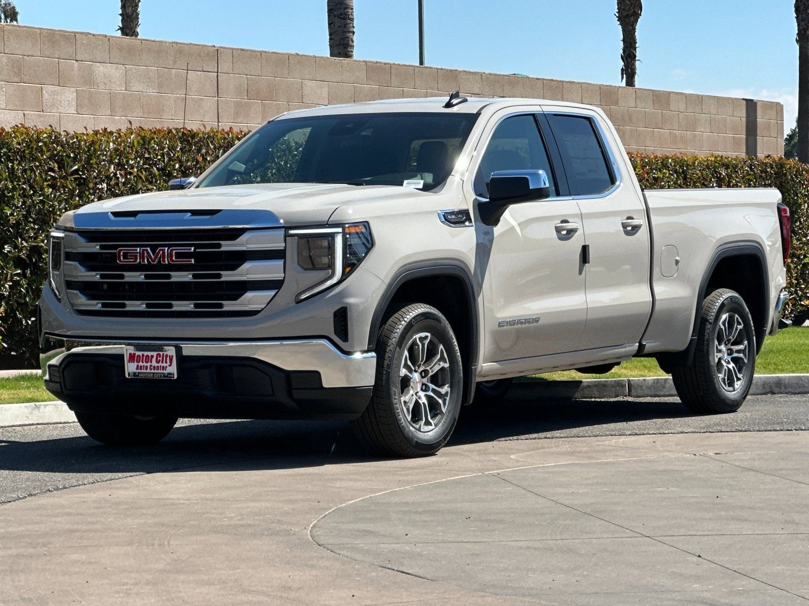 2026 GMC Sierra 1500 SLE photo 6