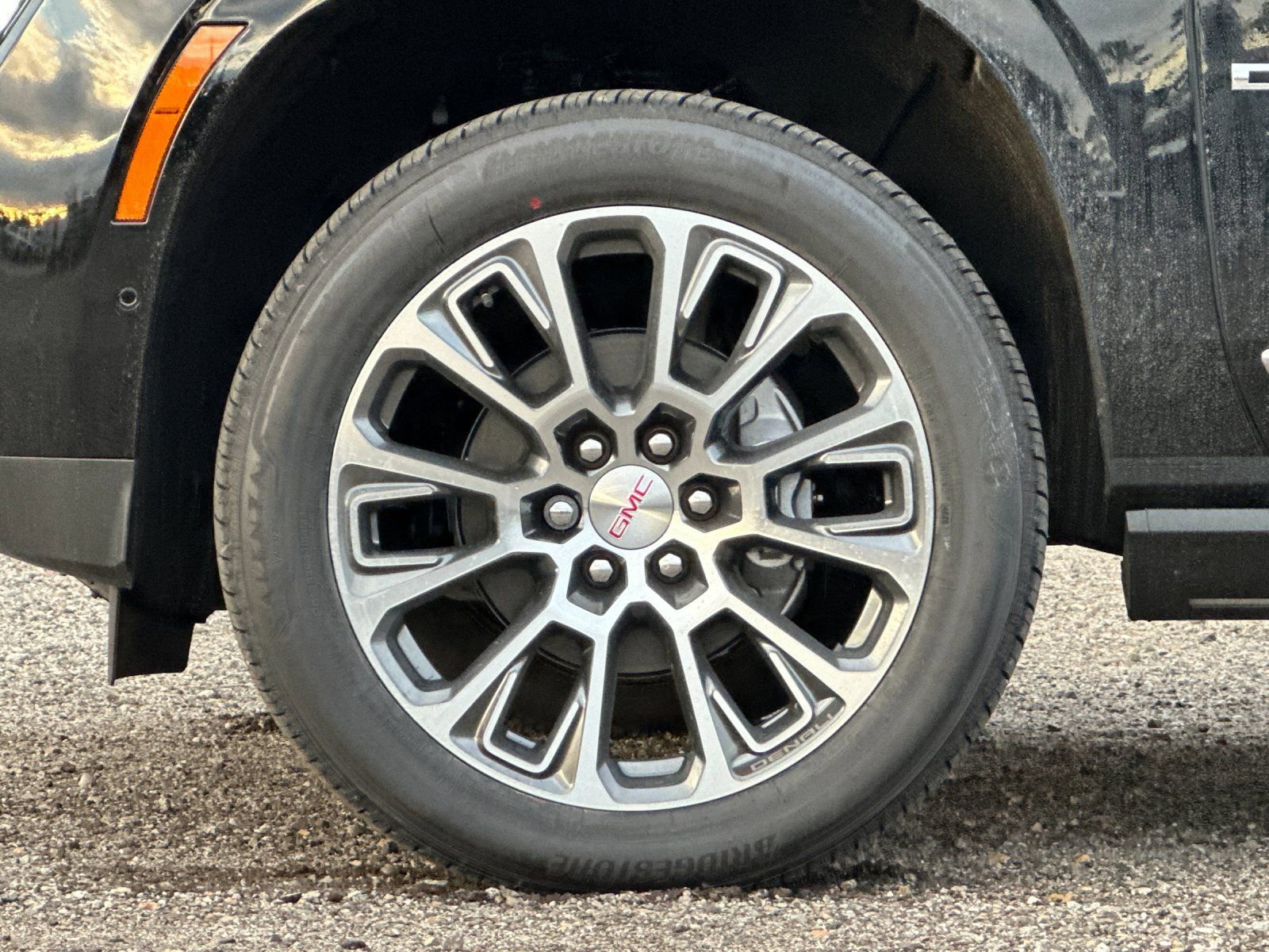 2026 GMC Yukon XL Denali - Photo 26