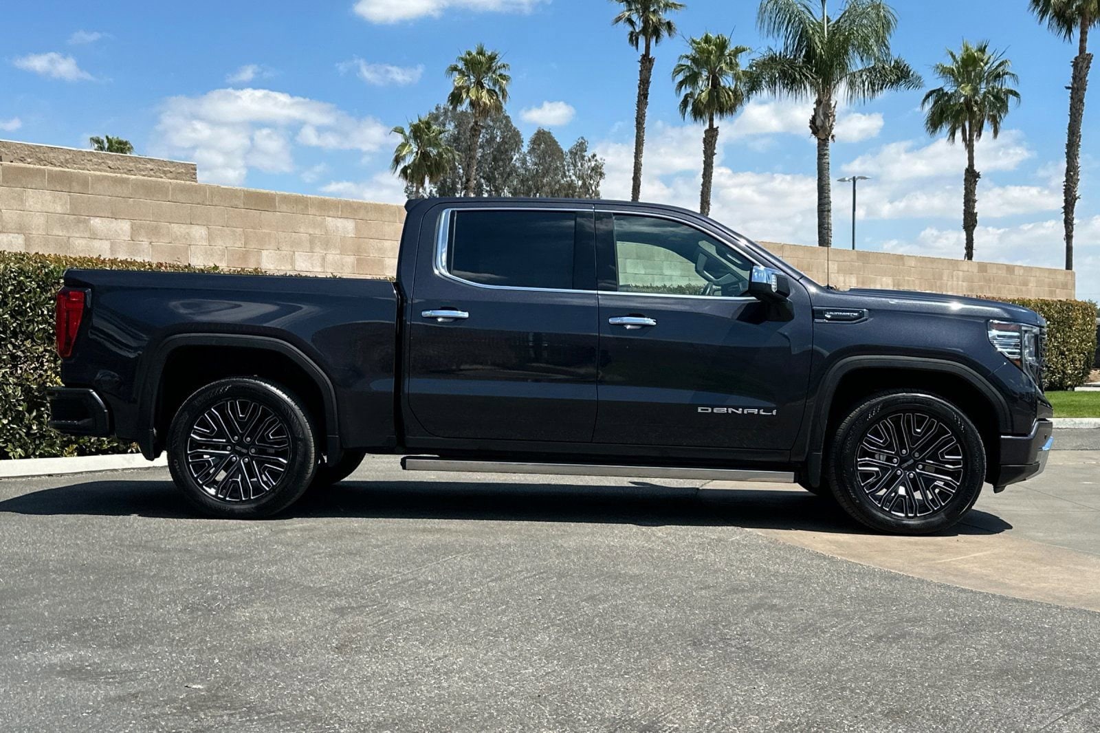 2022 GMC Sierra 1500 Denali Ultimate photo 2