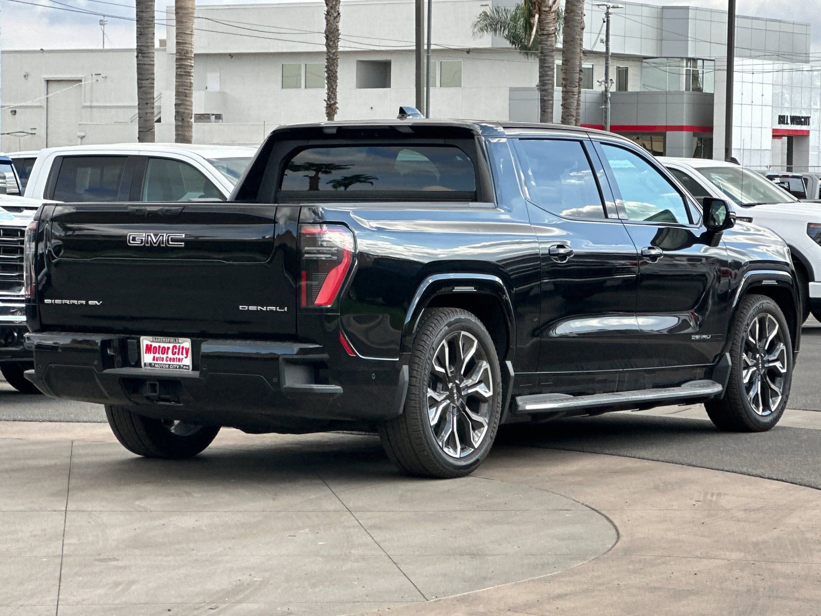 2025 GMC Sierra EV Denali - Photo 4