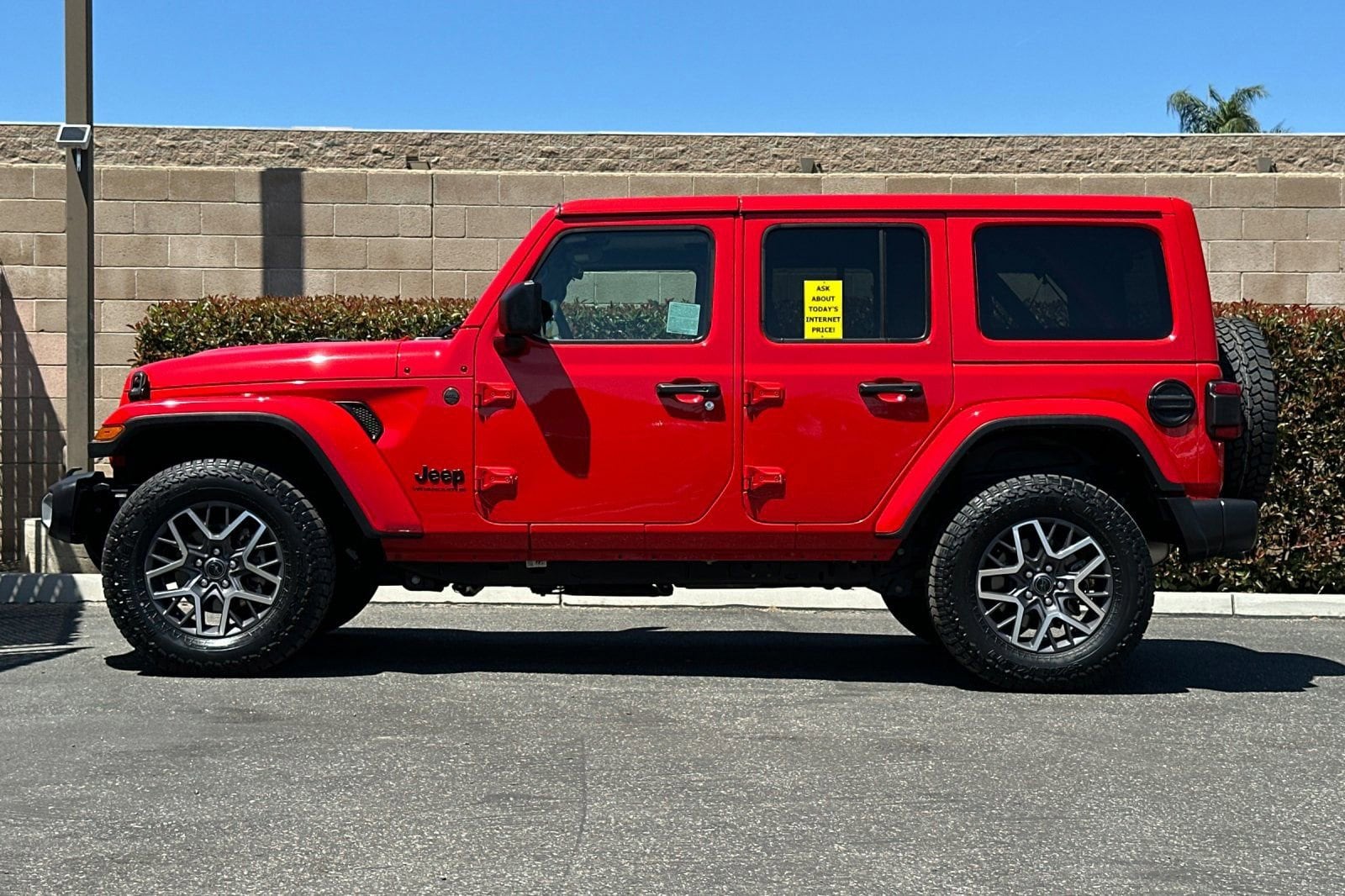 2025 Jeep Wrangler 4-Door Sahara - Photo 7